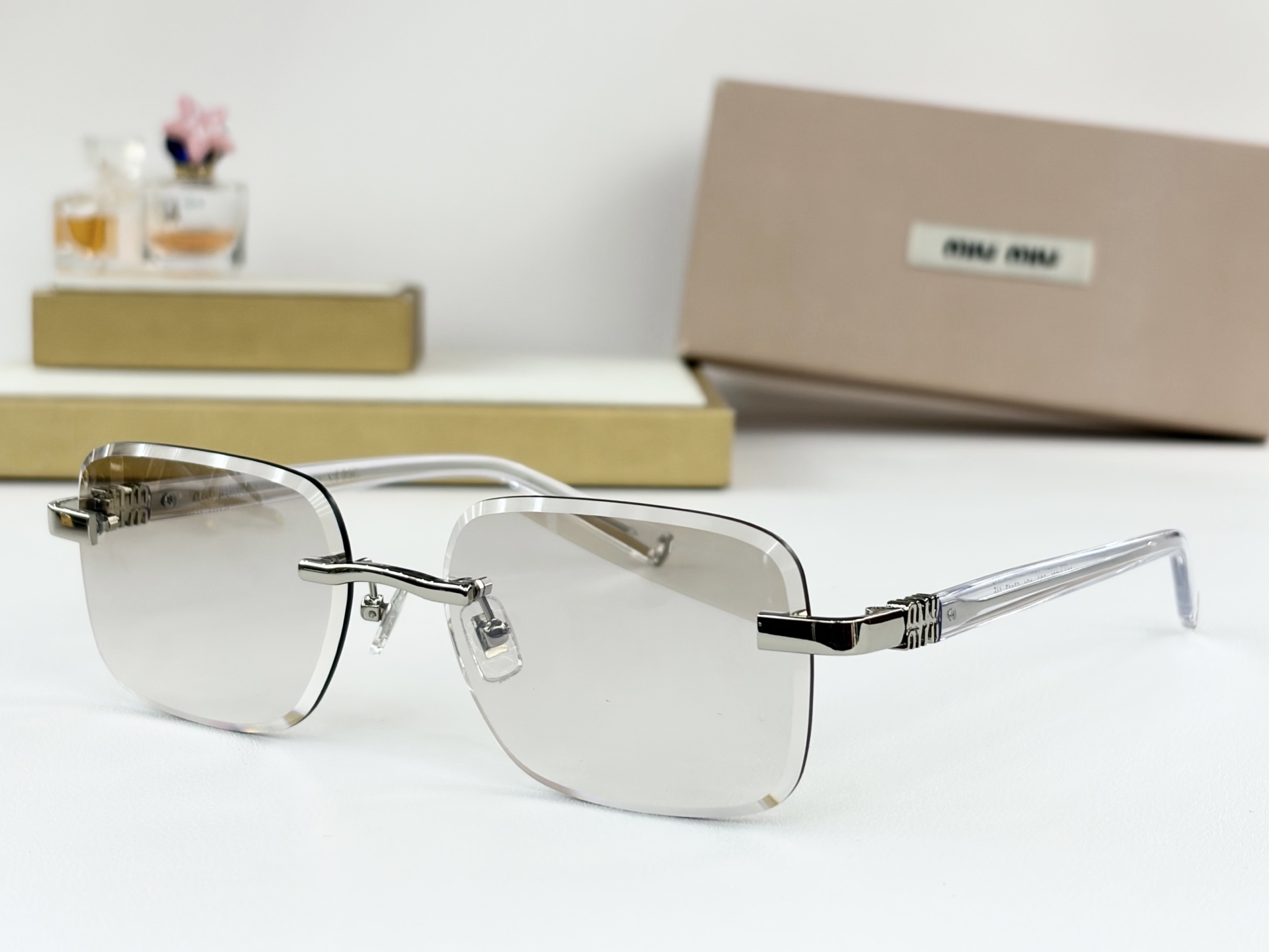 MIUMI*MOD：MUA1951Size：57口17-145