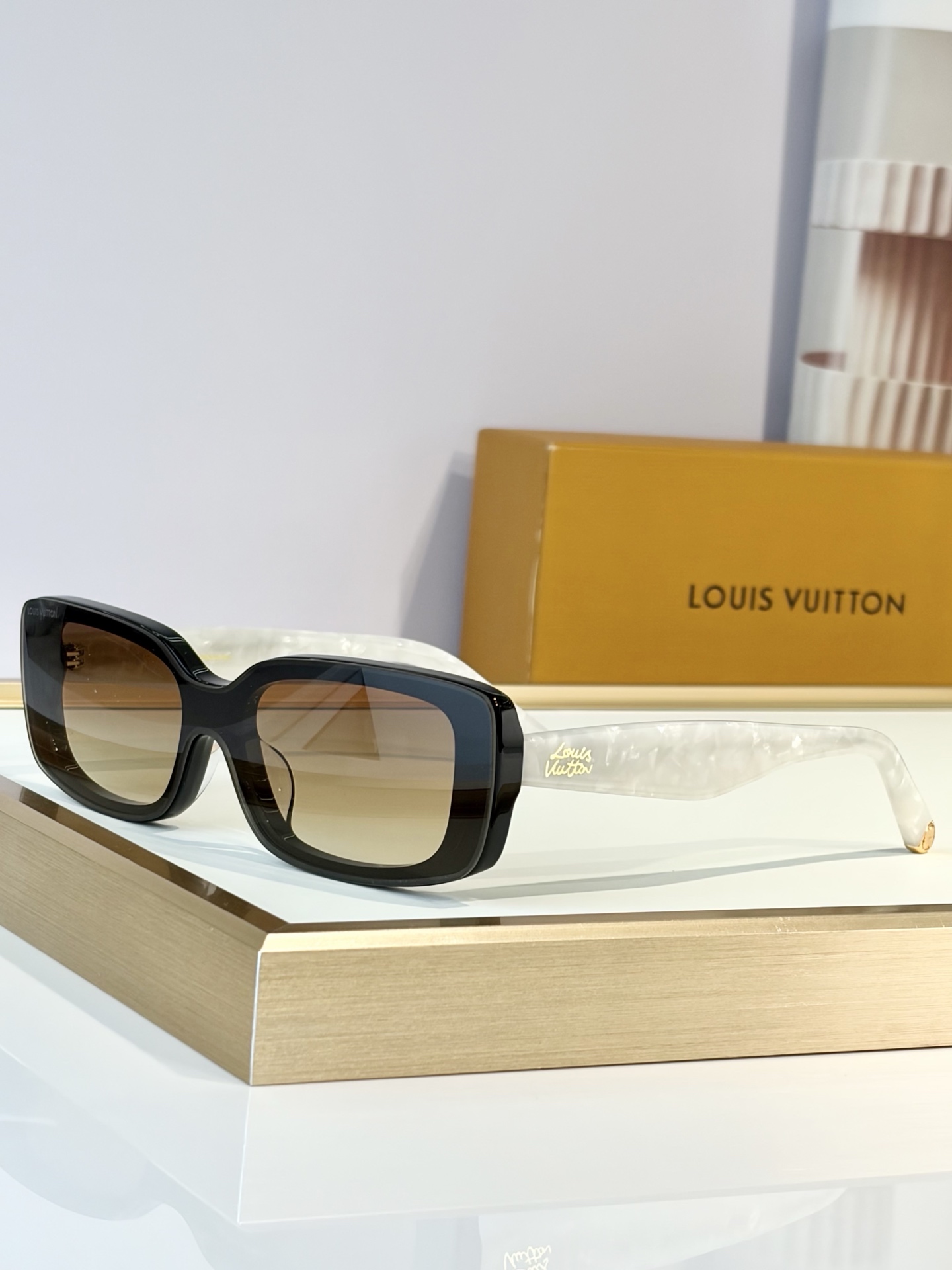 LOUIS VUITTOMODEL：Z3165USIZE：144口0-145