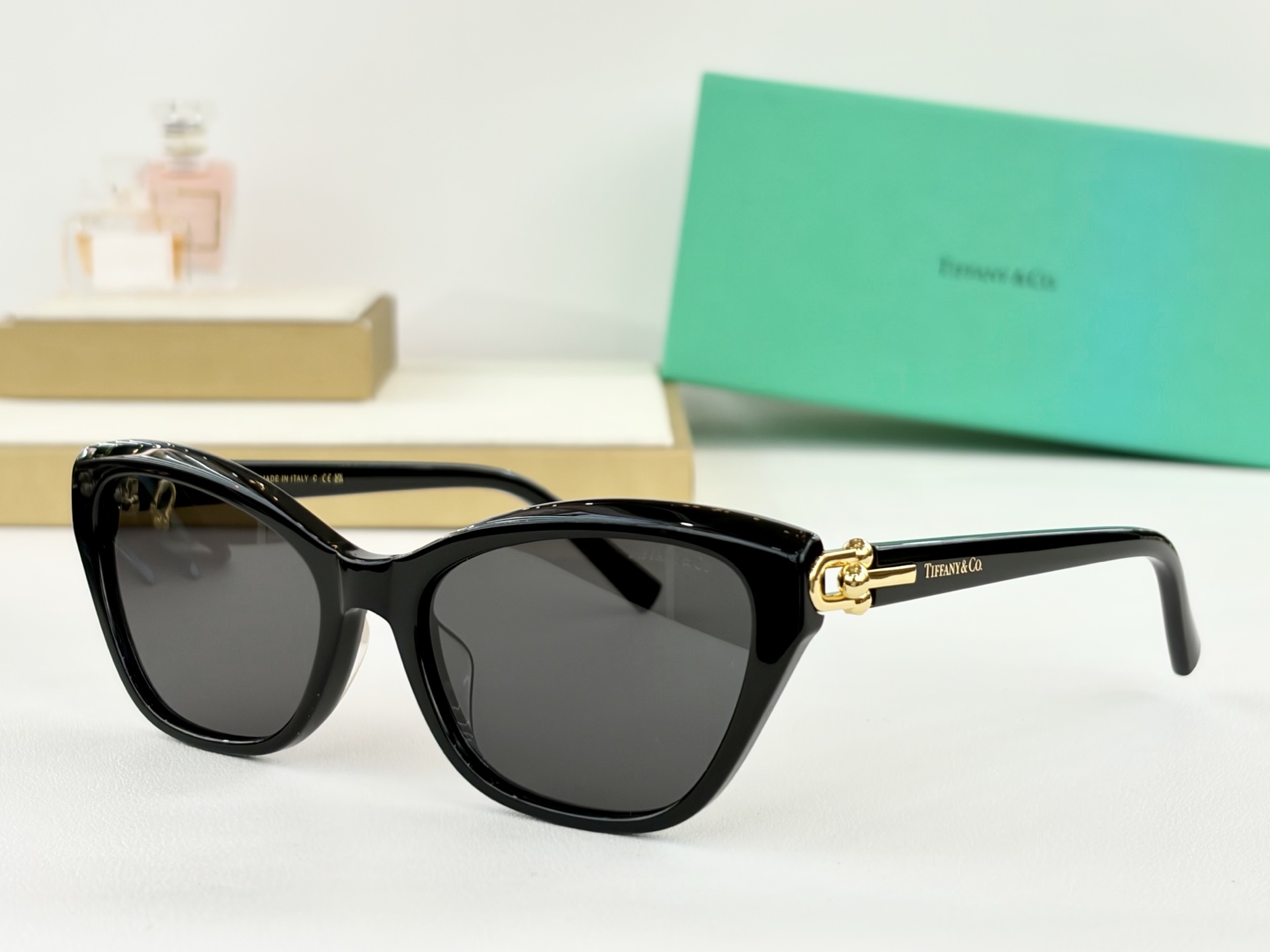 TIFFANY&Co.MODEL：TF5035SIZE：55-18口143