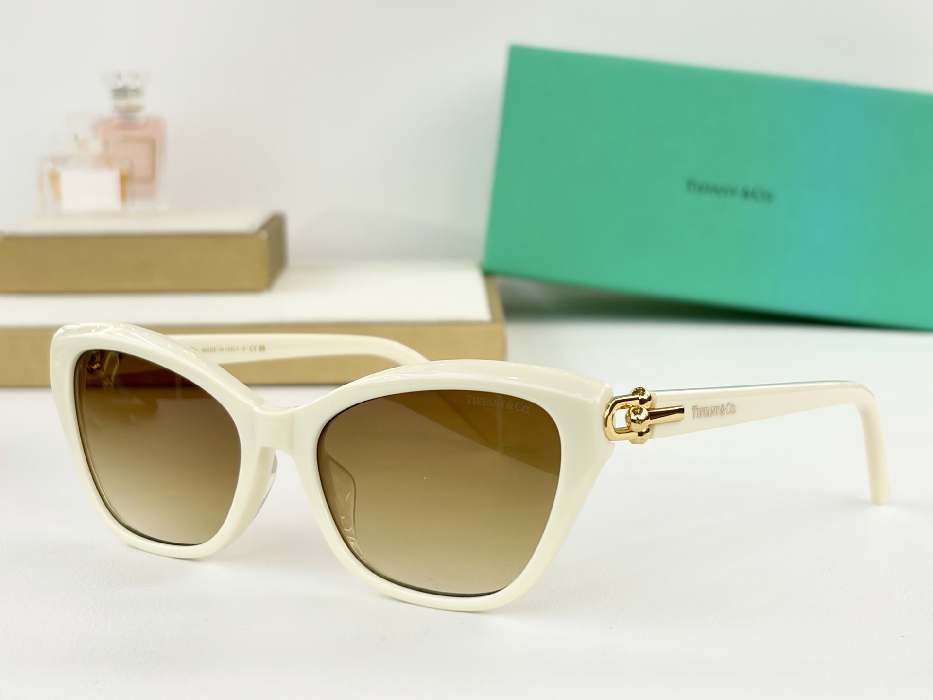 TIFFANY&Co.MODEL：TF5035SIZE：55-18口143