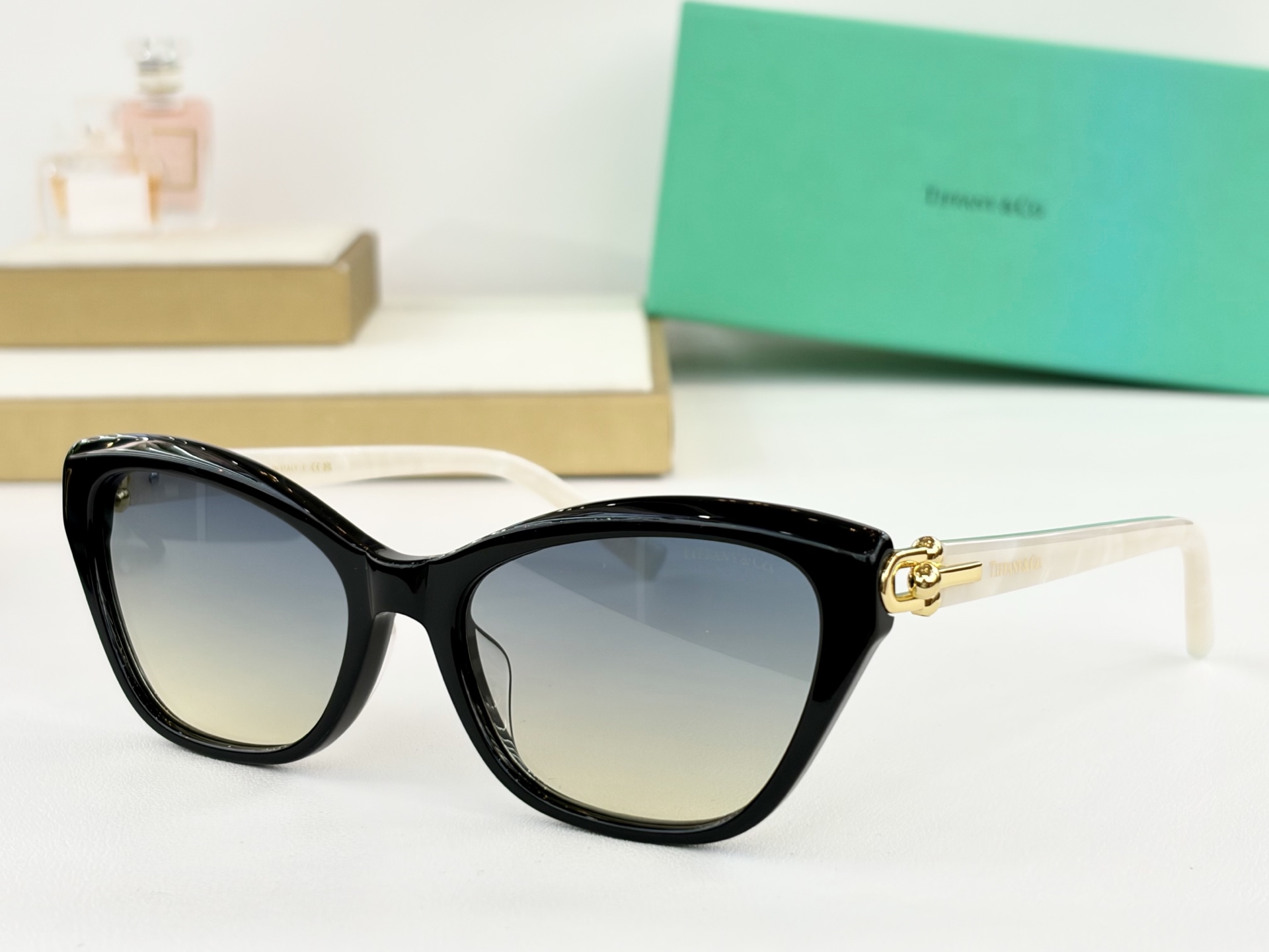 TIFFANY&Co.MODEL：TF5035SIZE：55-18口143