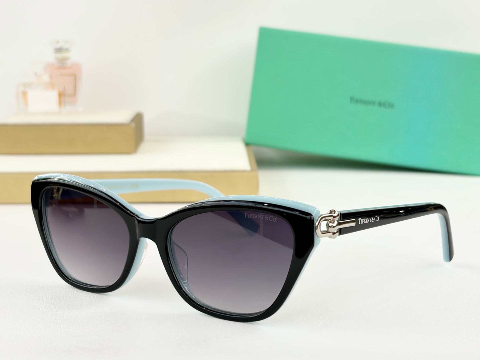 TIFFANY&Co.MODEL：TF5035SIZE：55-18口143