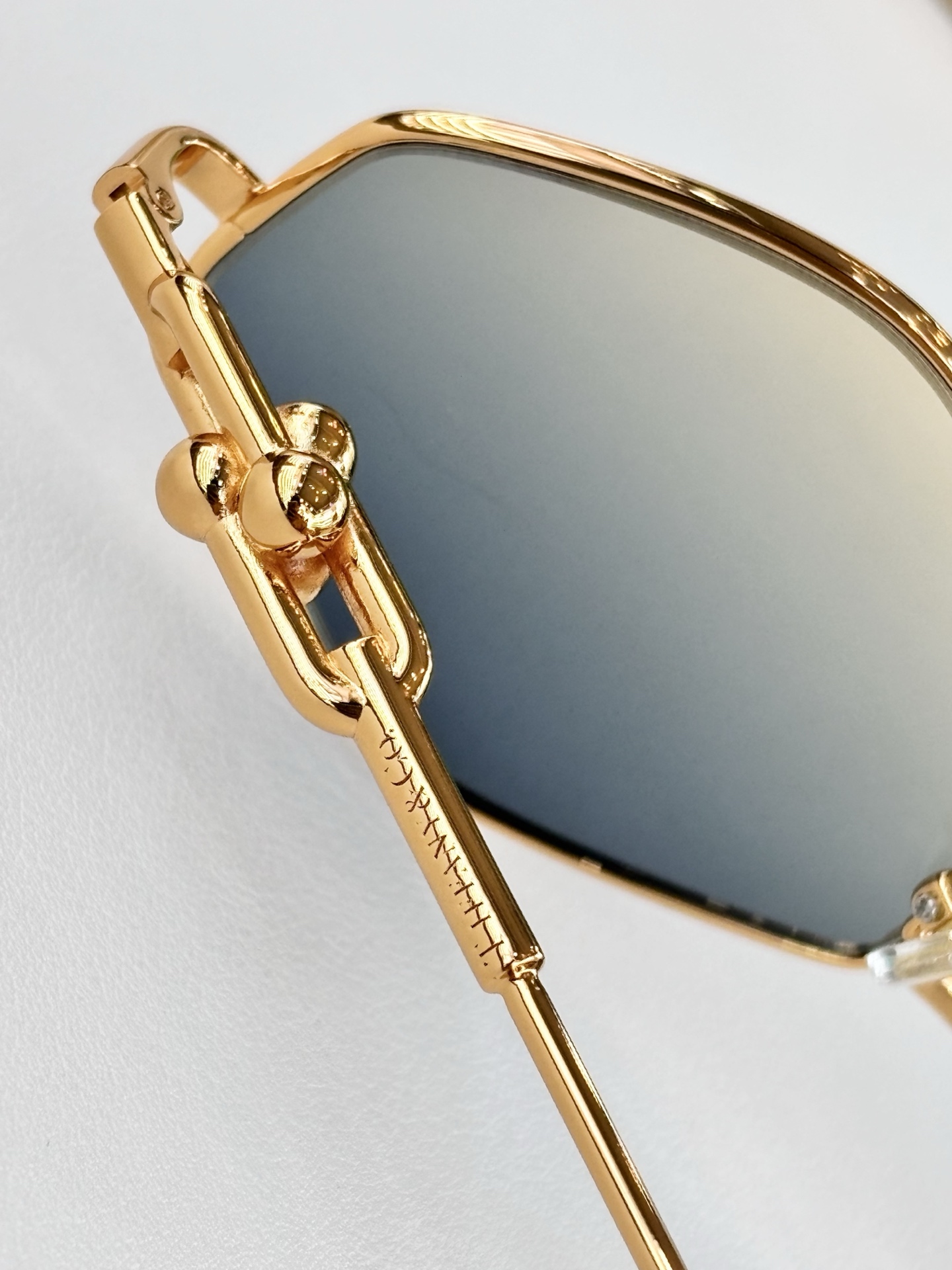 TIFFANY&Co.MODEL：TF2044LSIZE：57口19-145