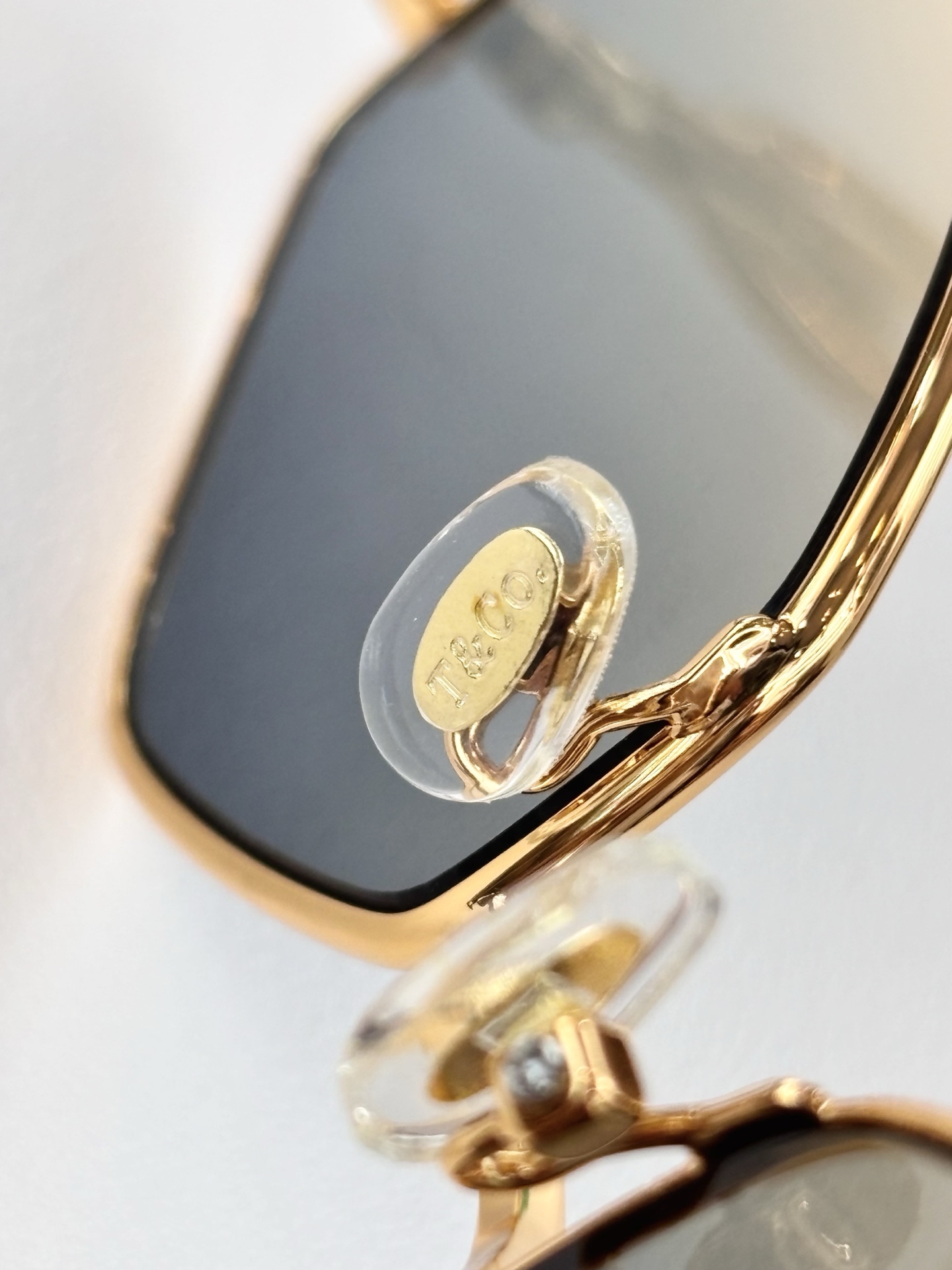 TIFFANY&Co.MODEL：TF2044LSIZE：57口19-145