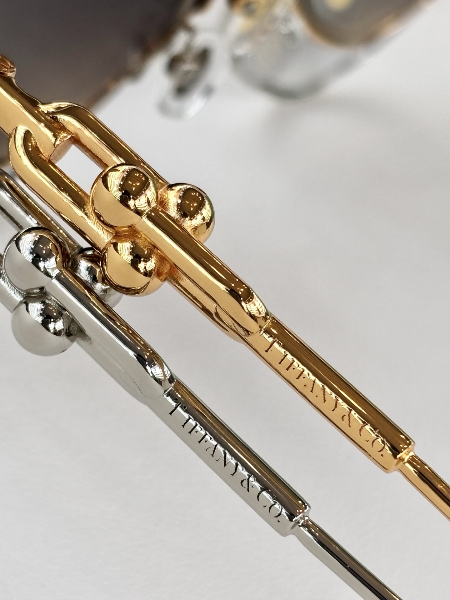 TIFFANY&Co.MODEL：TF2044LSIZE：57口19-145