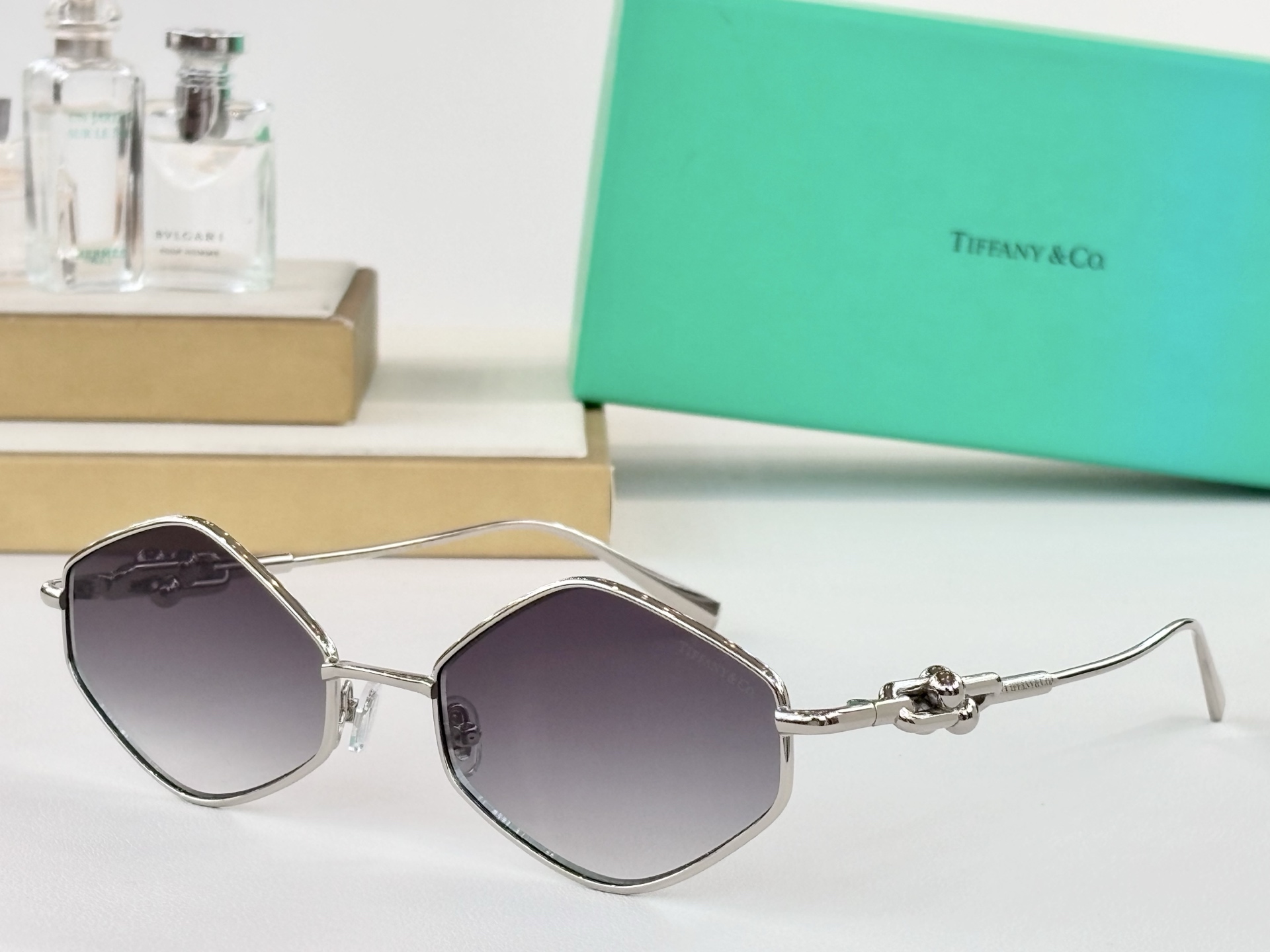TIFFANY&Co.MODEL：TF2044LSIZE：57口19-145