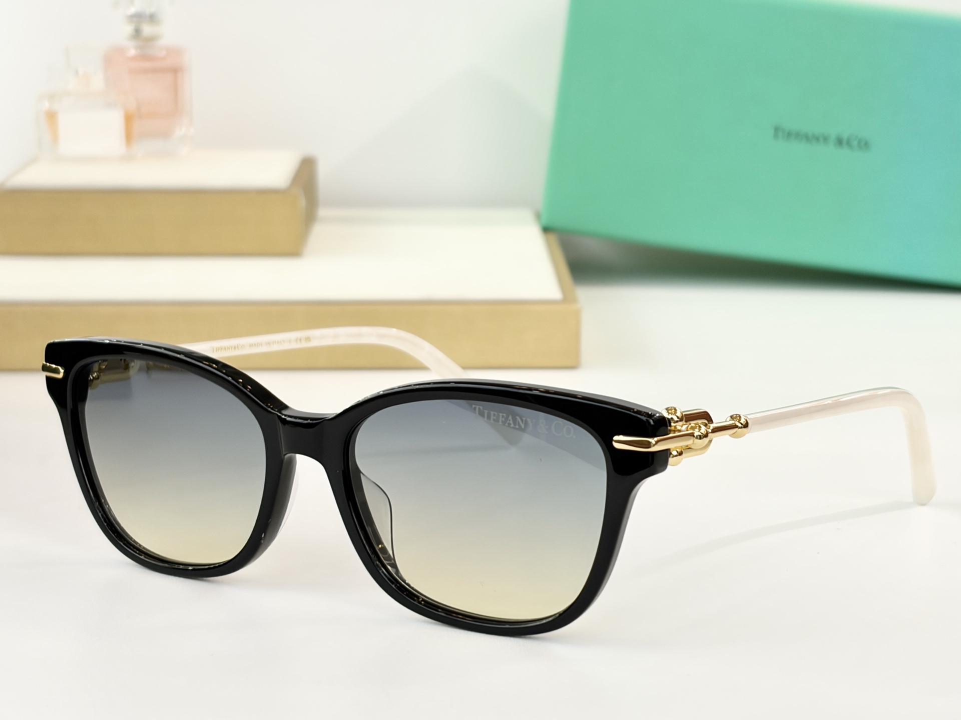 TIFFANY&Co.MODEL：TF5037SIZE：54口17-145