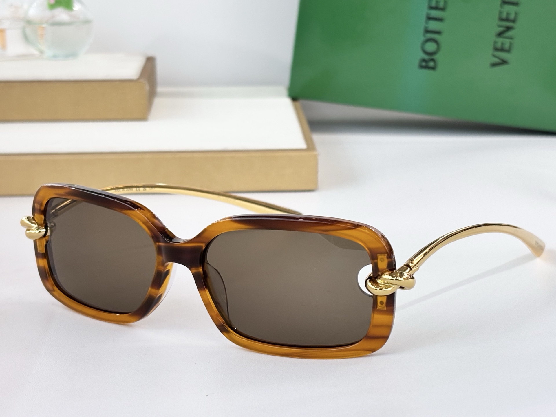 BOTTEGA VENET*Mod ：BV1439SSize ：56口14-145