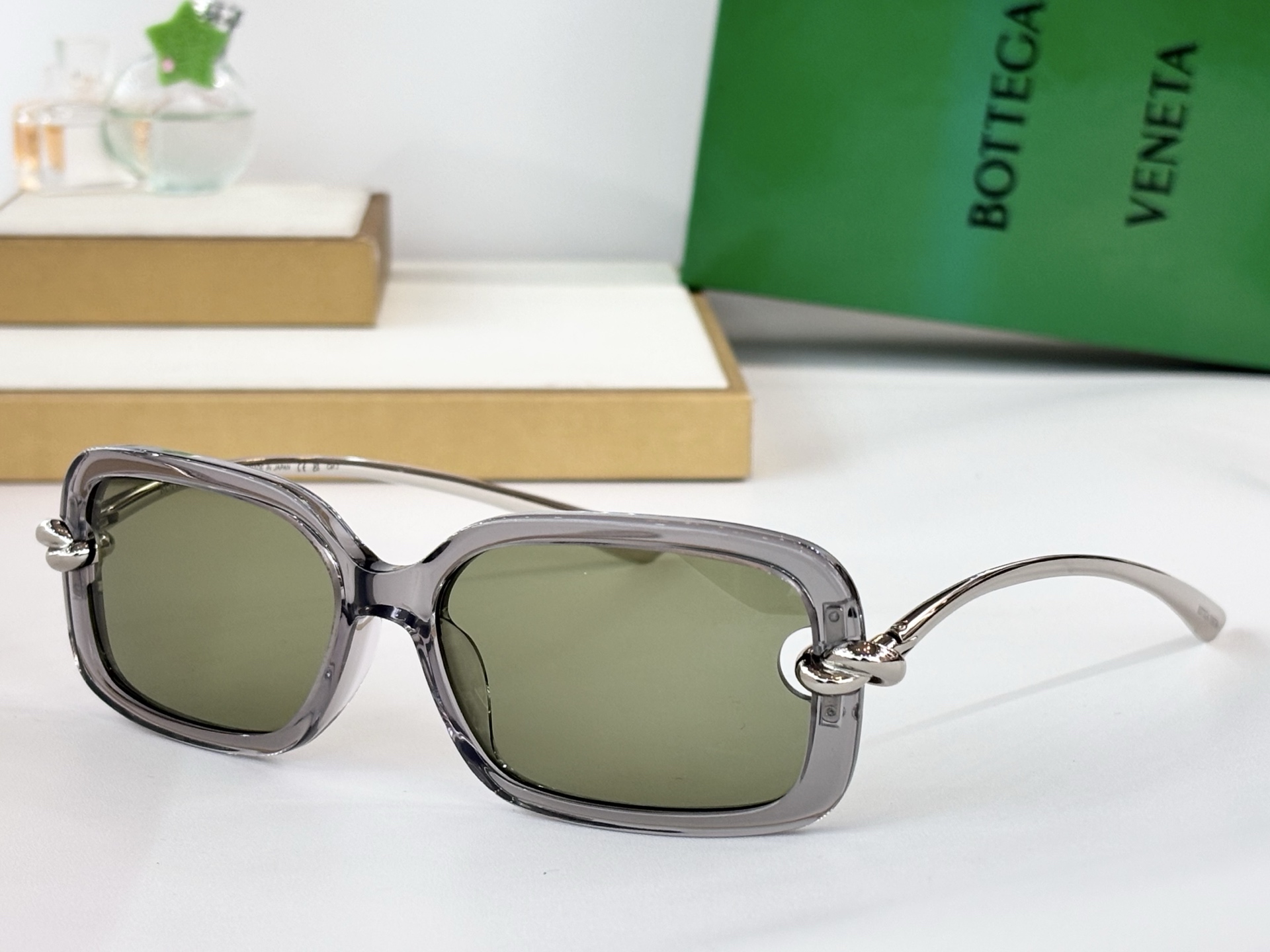 BOTTEGA VENET*Mod ：BV1439SSize ：56口14-145