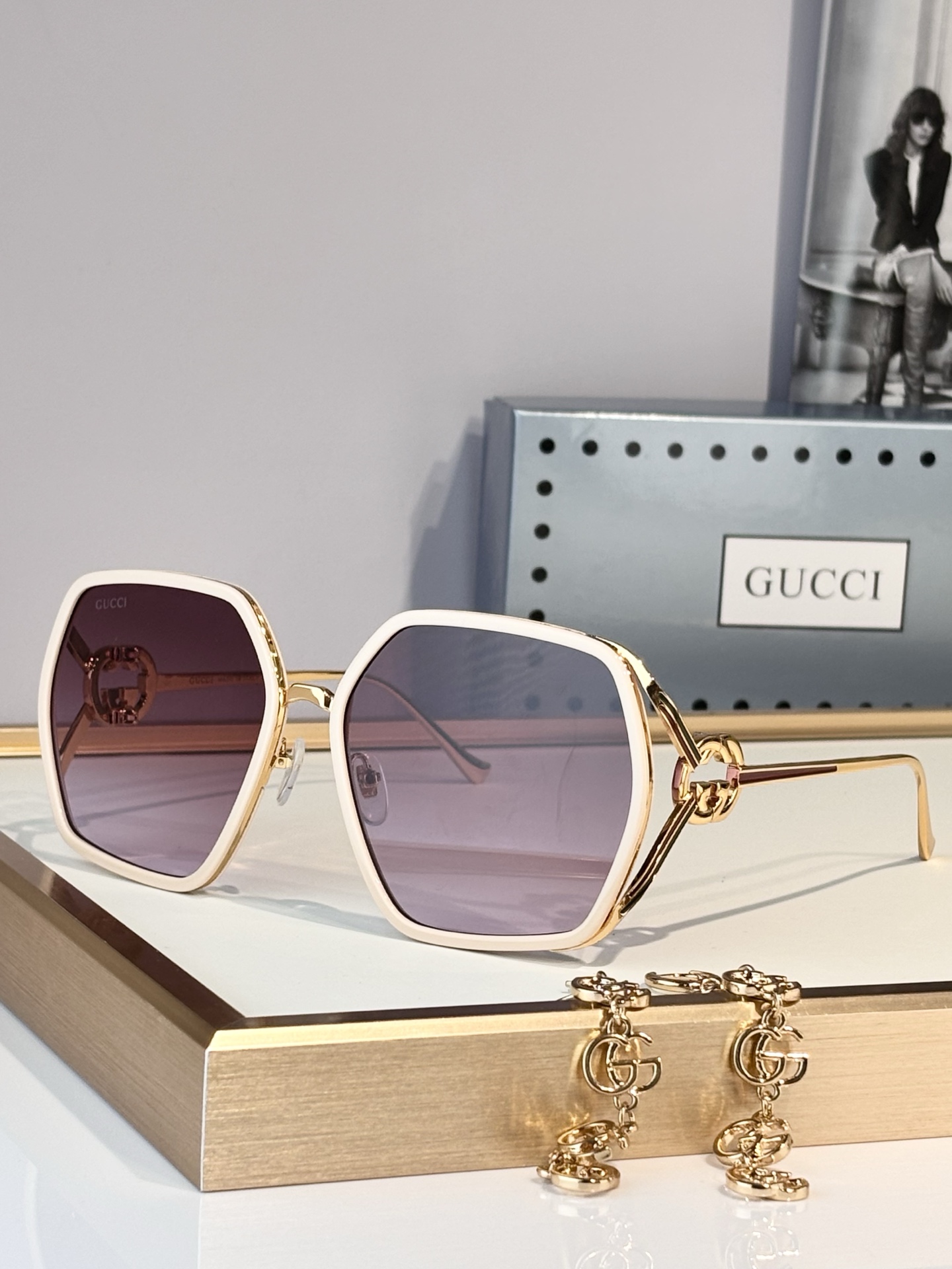 GUCC*OversidedMOD：GG1621Size：63口17-132赠送眼镜吊坠