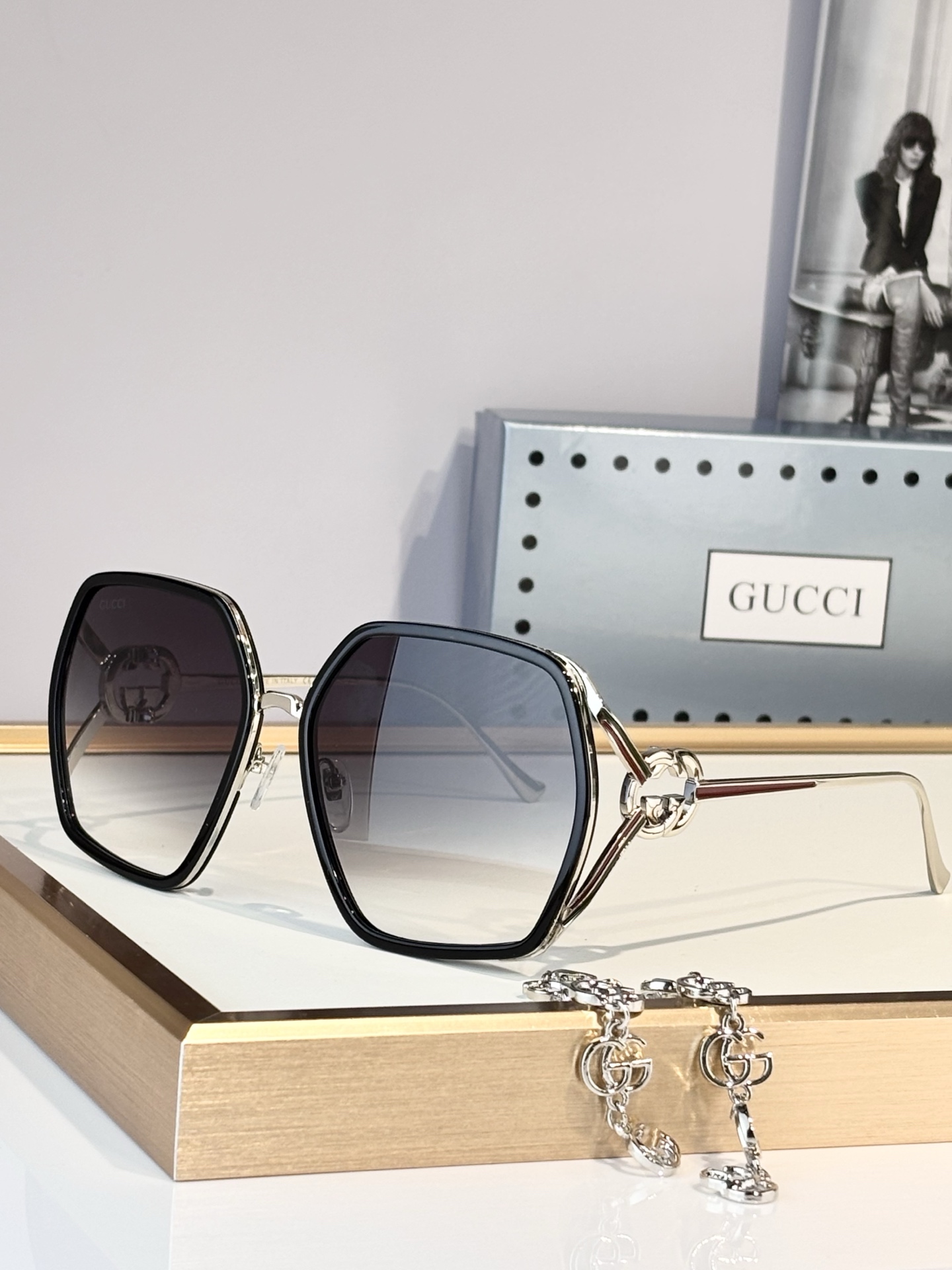 GUCC*OversidedMOD：GG1621Size：63口17-132赠送眼镜吊坠