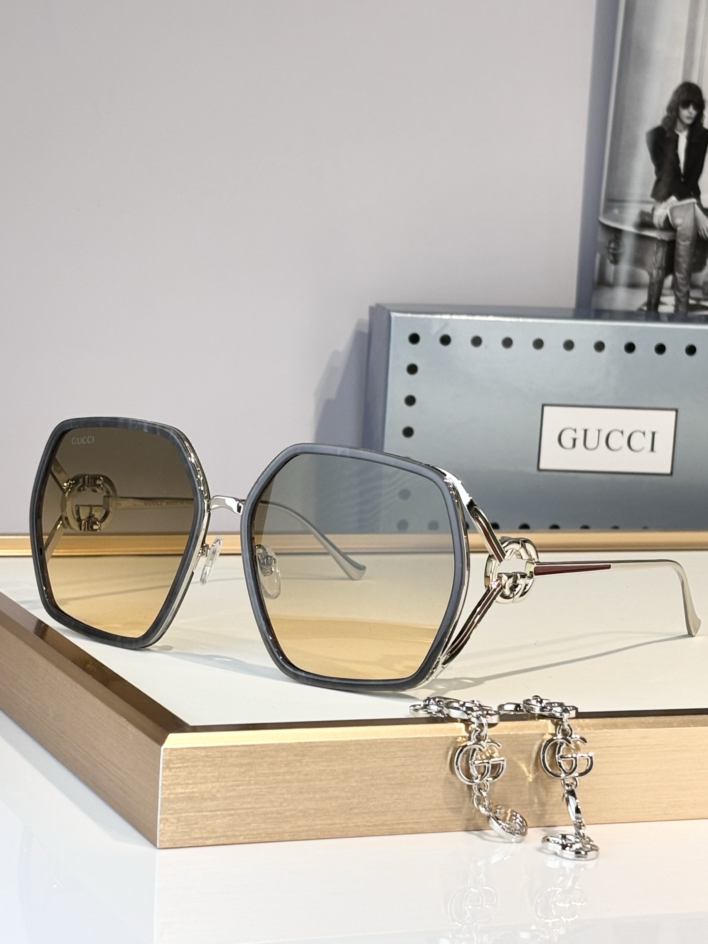 GUCC*OversidedMOD：GG1621Size：63口17-132赠送眼镜吊坠