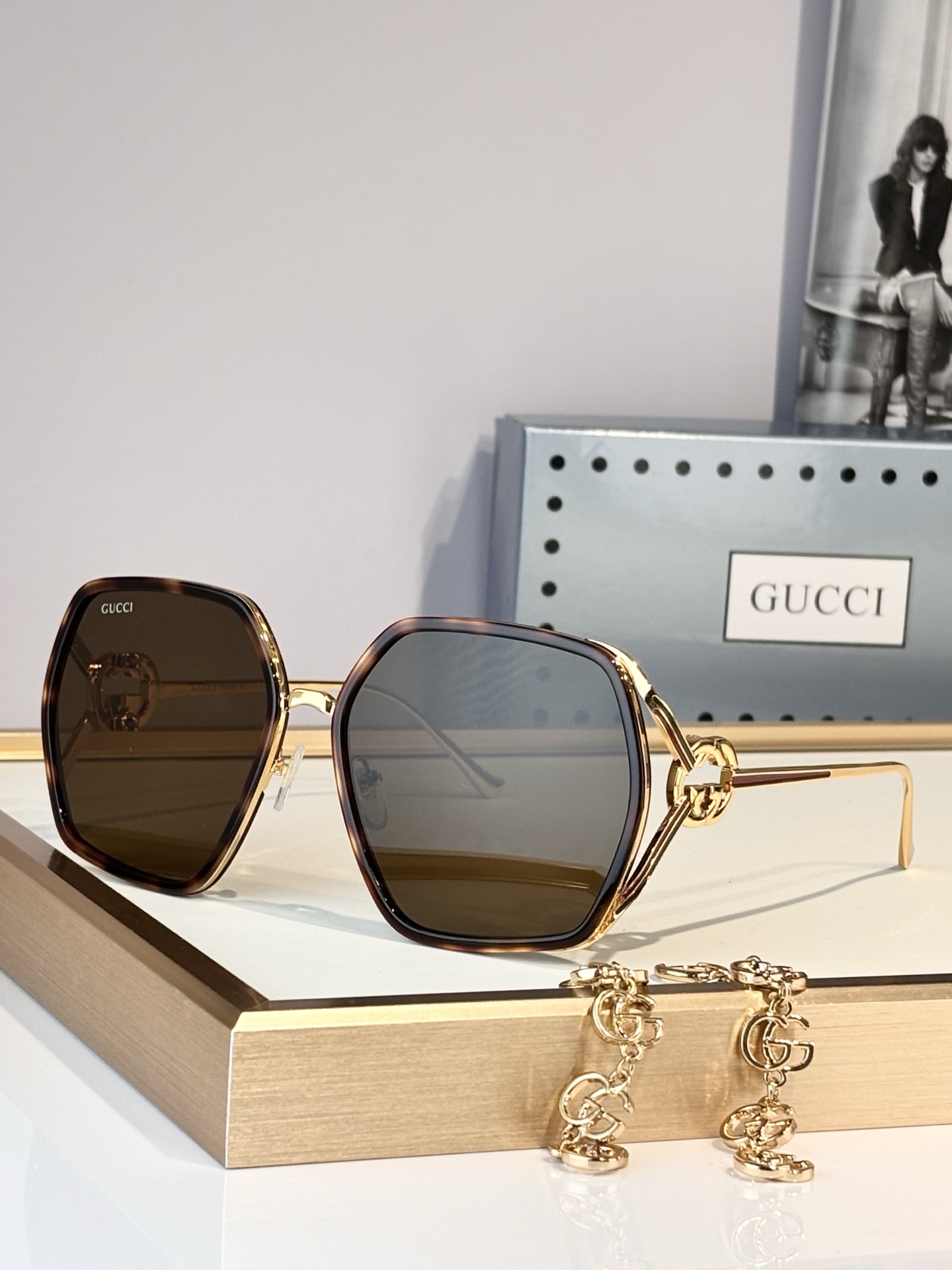 GUCC*OversidedMOD：GG1621Size：63口17-132赠送眼镜吊坠