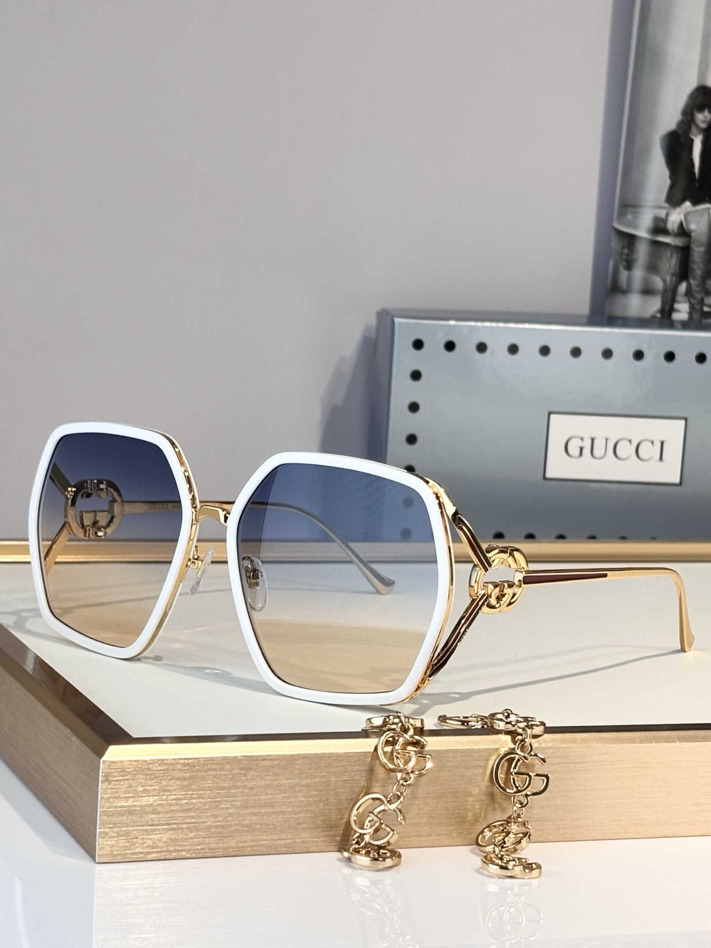 GUCC*OversidedMOD：GG1621Size：63口17-132赠送眼镜吊坠