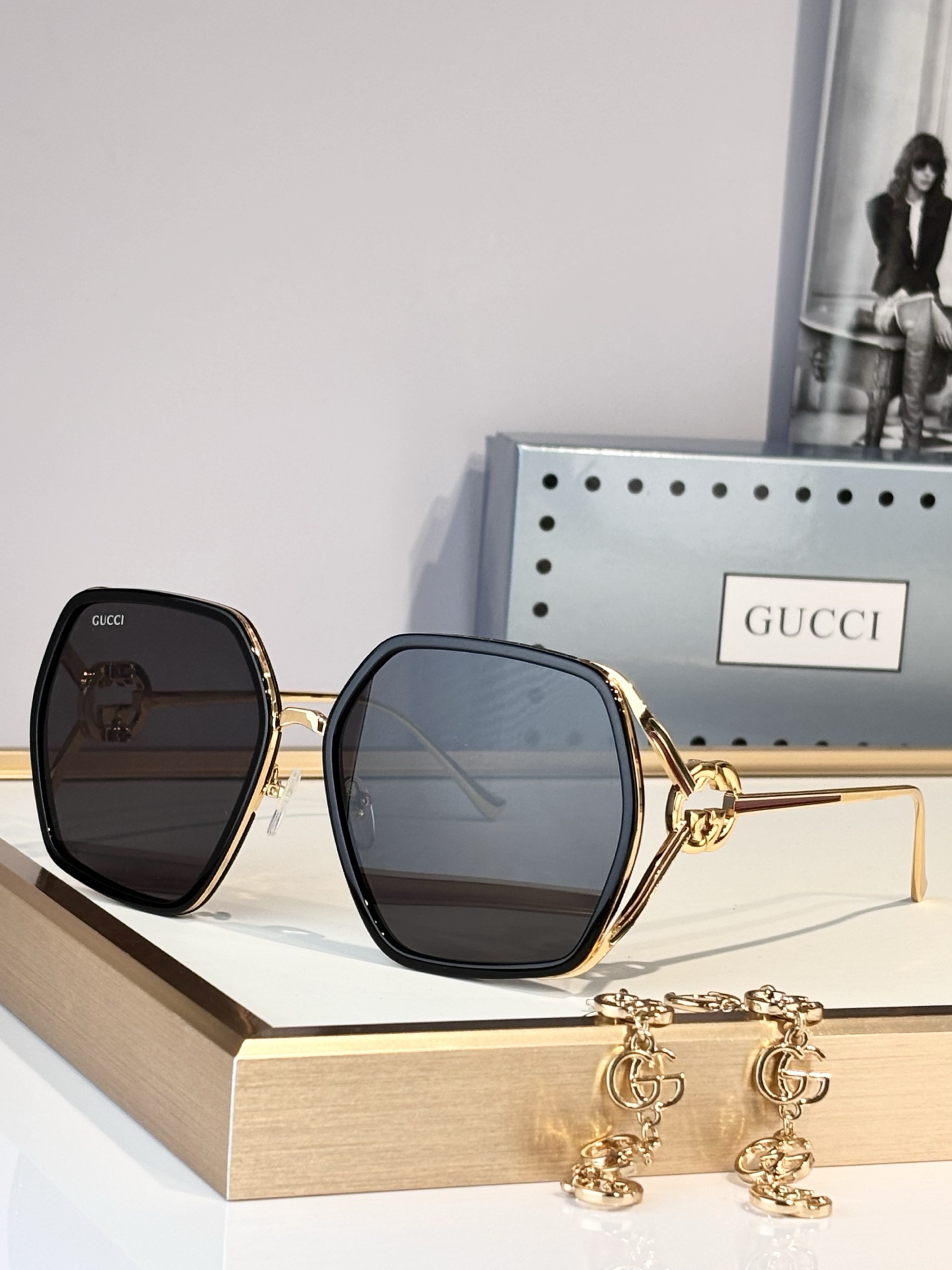 GUCC*OversidedMOD：GG1621Size：63口17-132赠送眼镜吊坠
