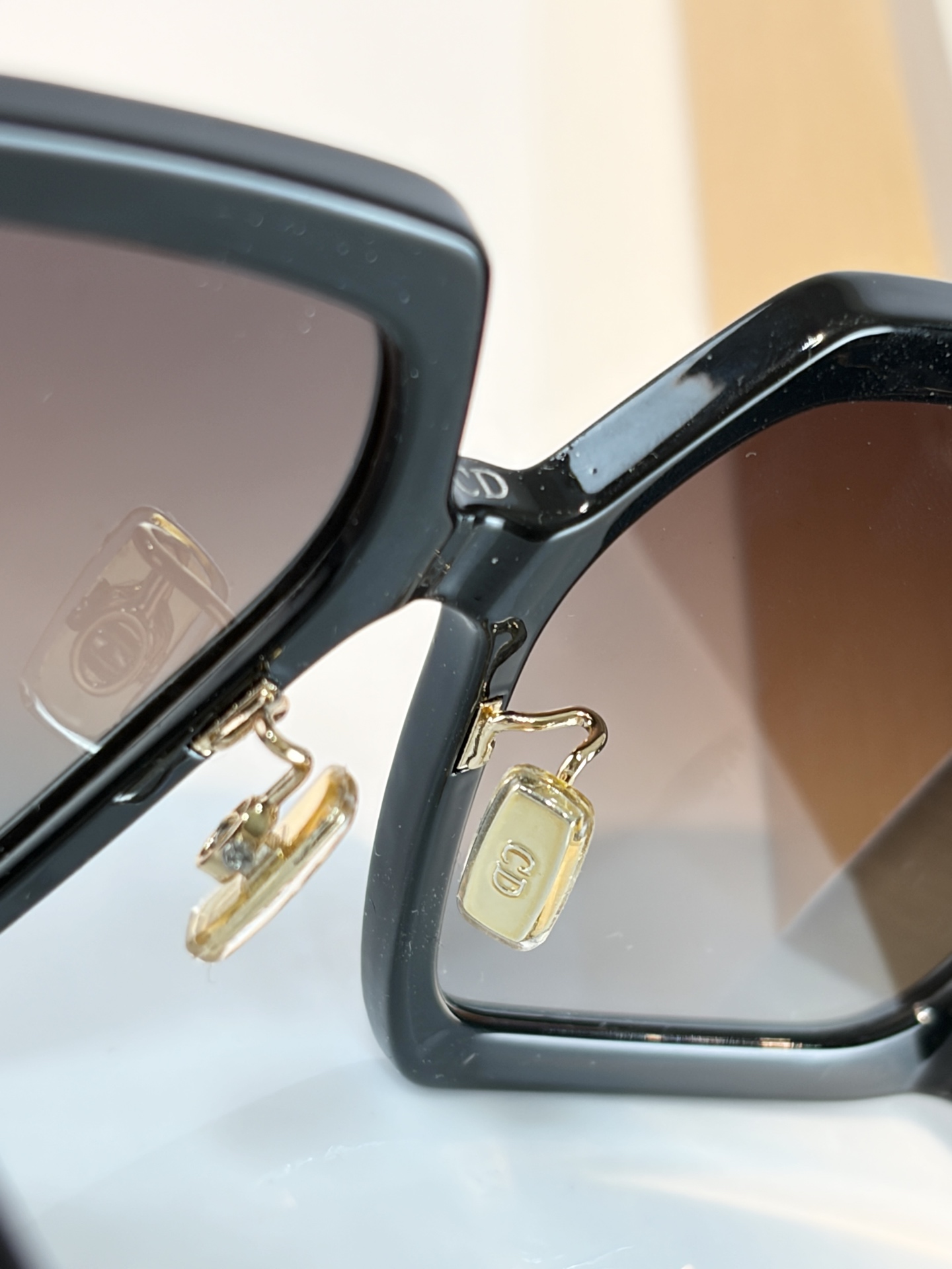 Dior DIORSOLAR S1U