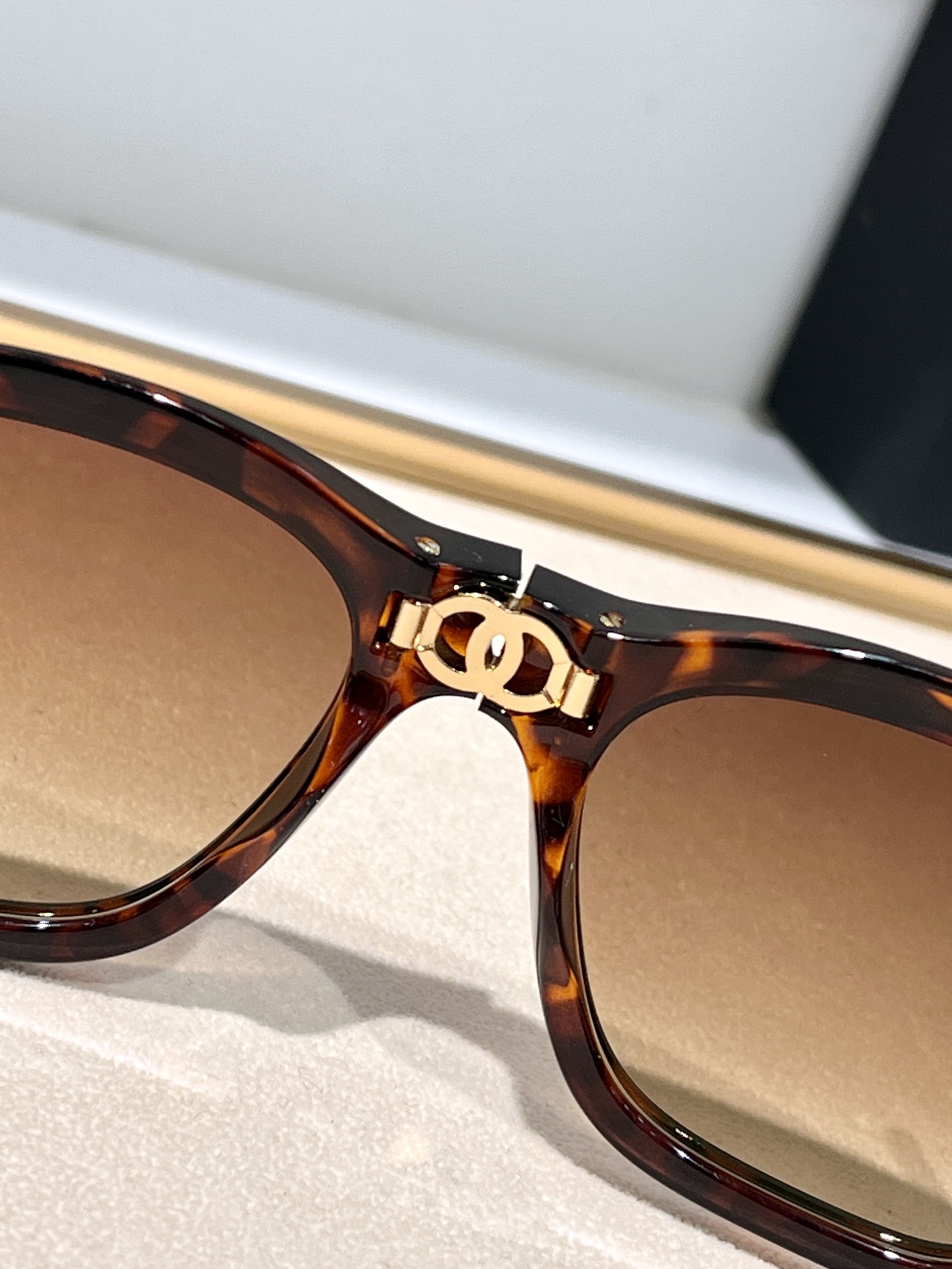 Chane* Foldable sunglasses  CH6055 Size:54口19-145    
