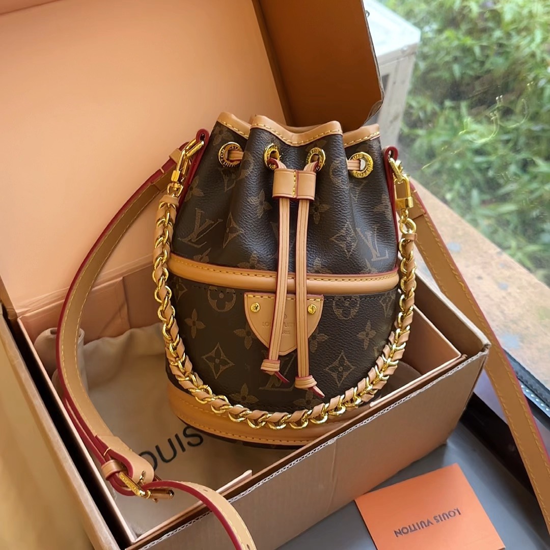 Louis Vuitton Bucket Bags Chains