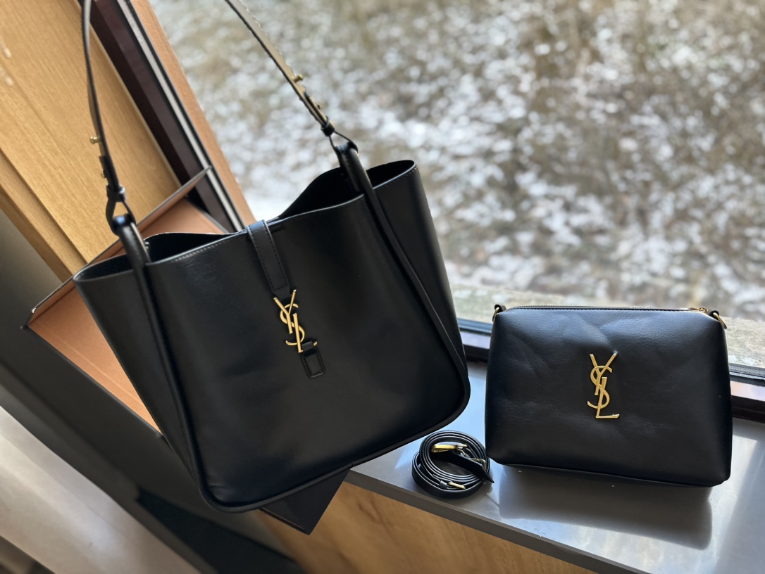 Yves Saint Laurent Handbags Tote Bags