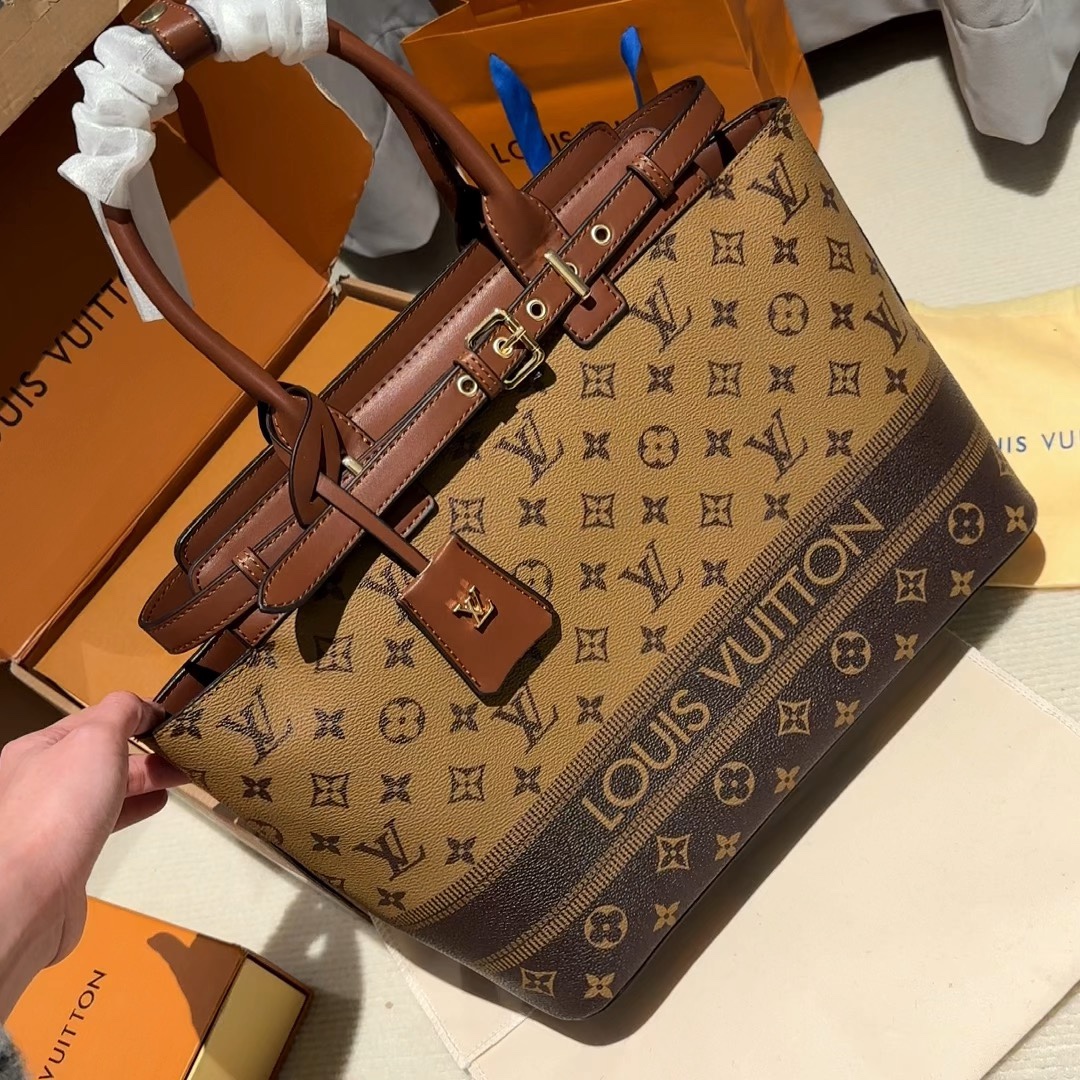 Louis Vuitton Tote Bags