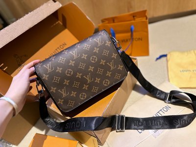 Louis Vuitton Messenger Bags Unisex Fashion