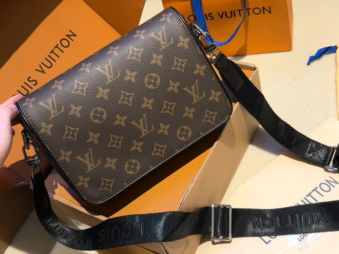 Louis Vuitton Messenger Bags Men