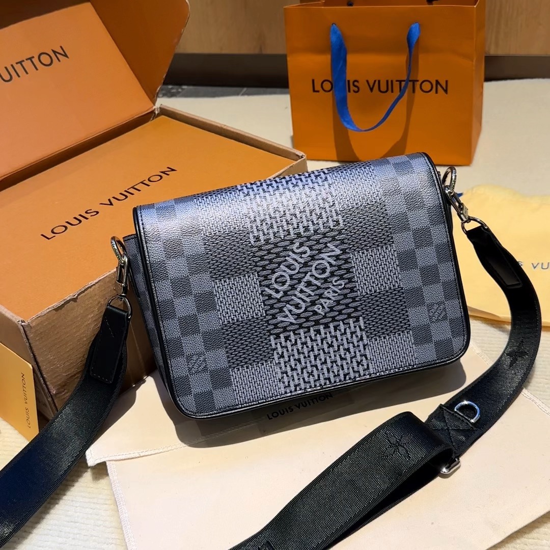 Louis Vuitton Messenger Bags Men