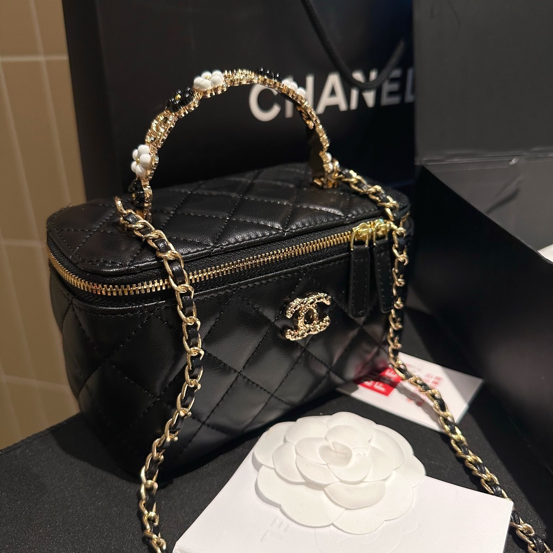 Chanel AAAAA
 Crossbody & Shoulder Bags