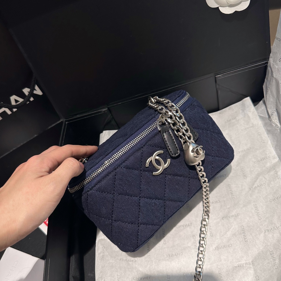 Chanel Crossbody & Shoulder Bags