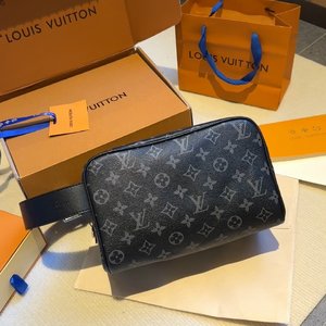 Louis Vuitton Clutches & Pouch Bags Cosmetic Bags Black