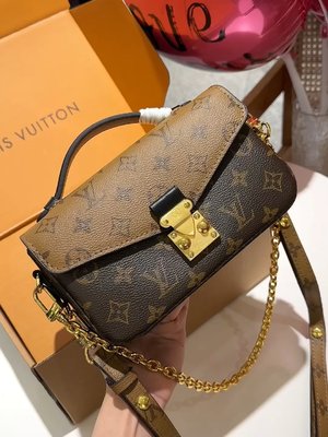 Louis Vuitton Wholesale Messenger Bags Cowhide Mini