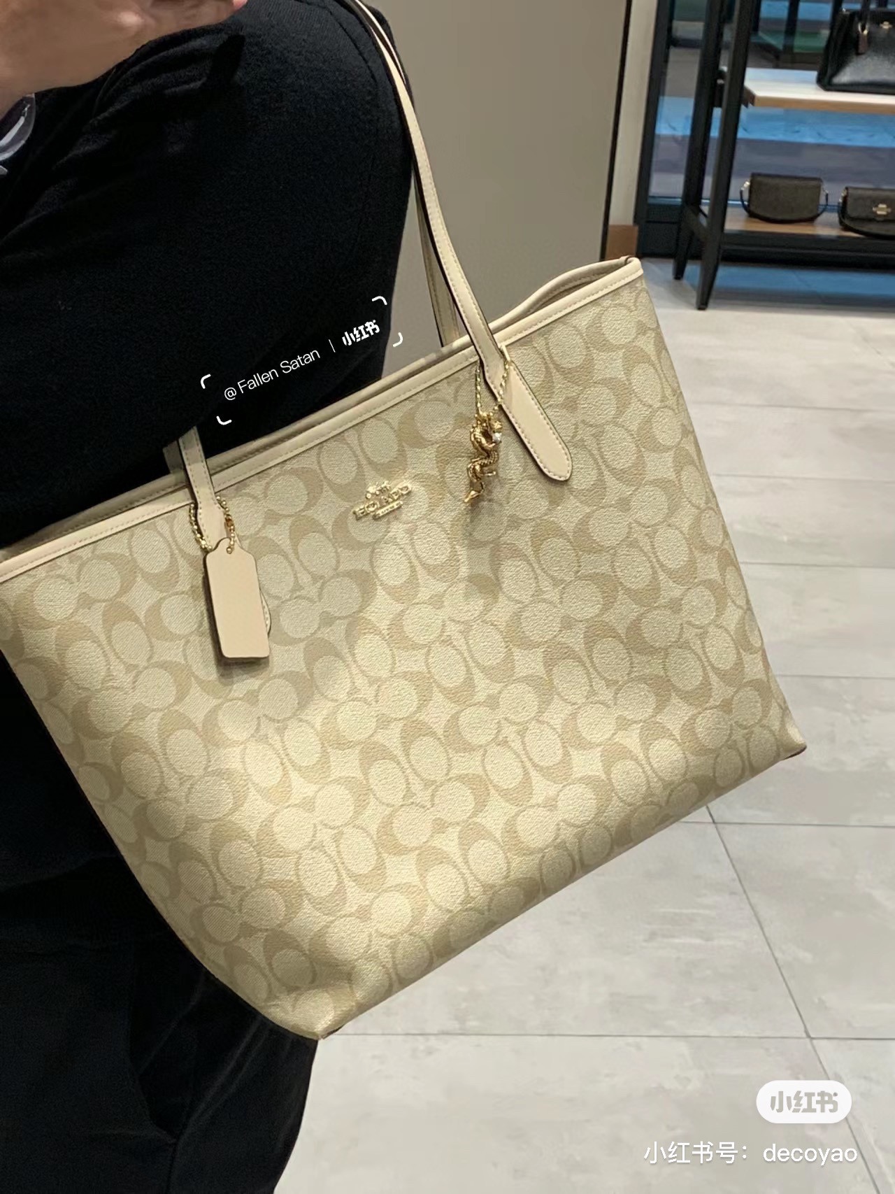 Coach Tote Bags 1:1 Replica Wholesale
 Milk Tea Color