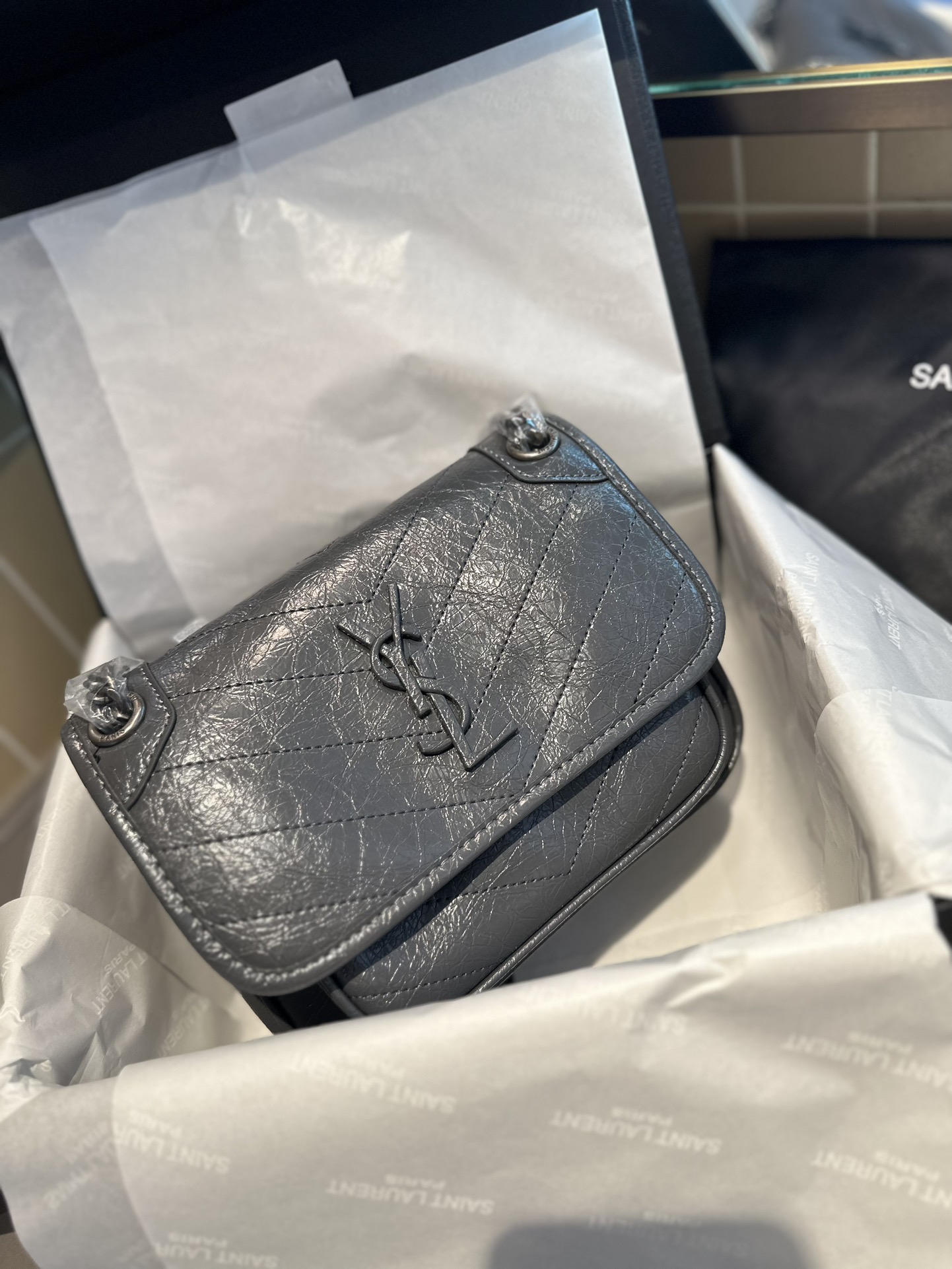 Designer
 Yves Saint Laurent YSL Niki Sacs À Bandoulière & À Épaule Cuir de vache Peau foetale La chaîne