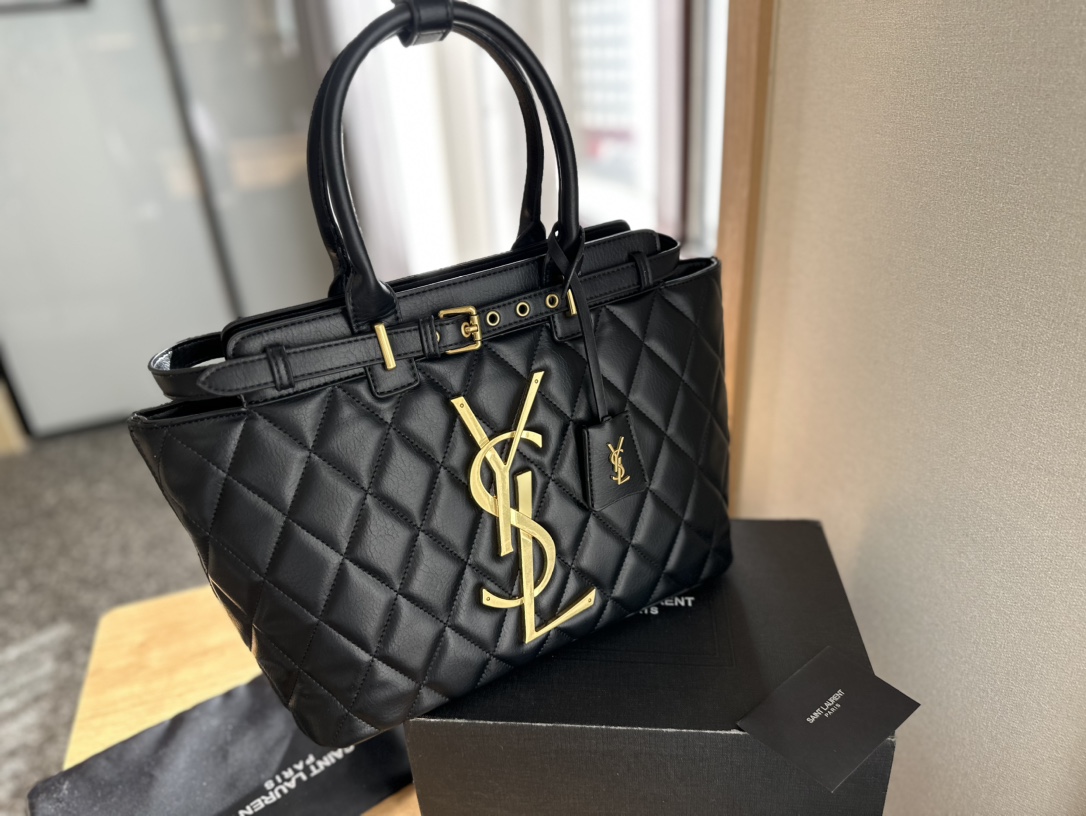 Yves Saint Laurent AAAAA
 Tote Bags