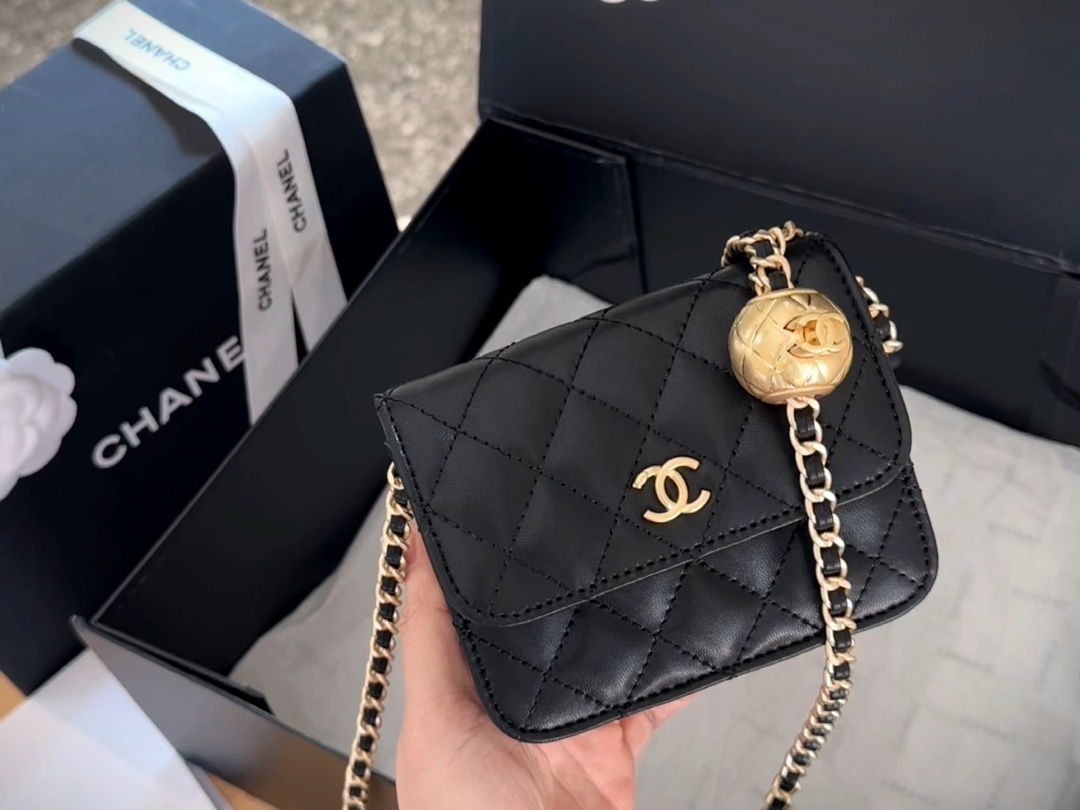 Chanel Crossbody & Shoulder Bags Chains