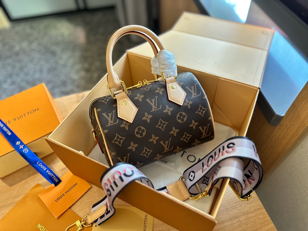 The Most Popular
 Louis Vuitton LV Speedy Bags Handbags