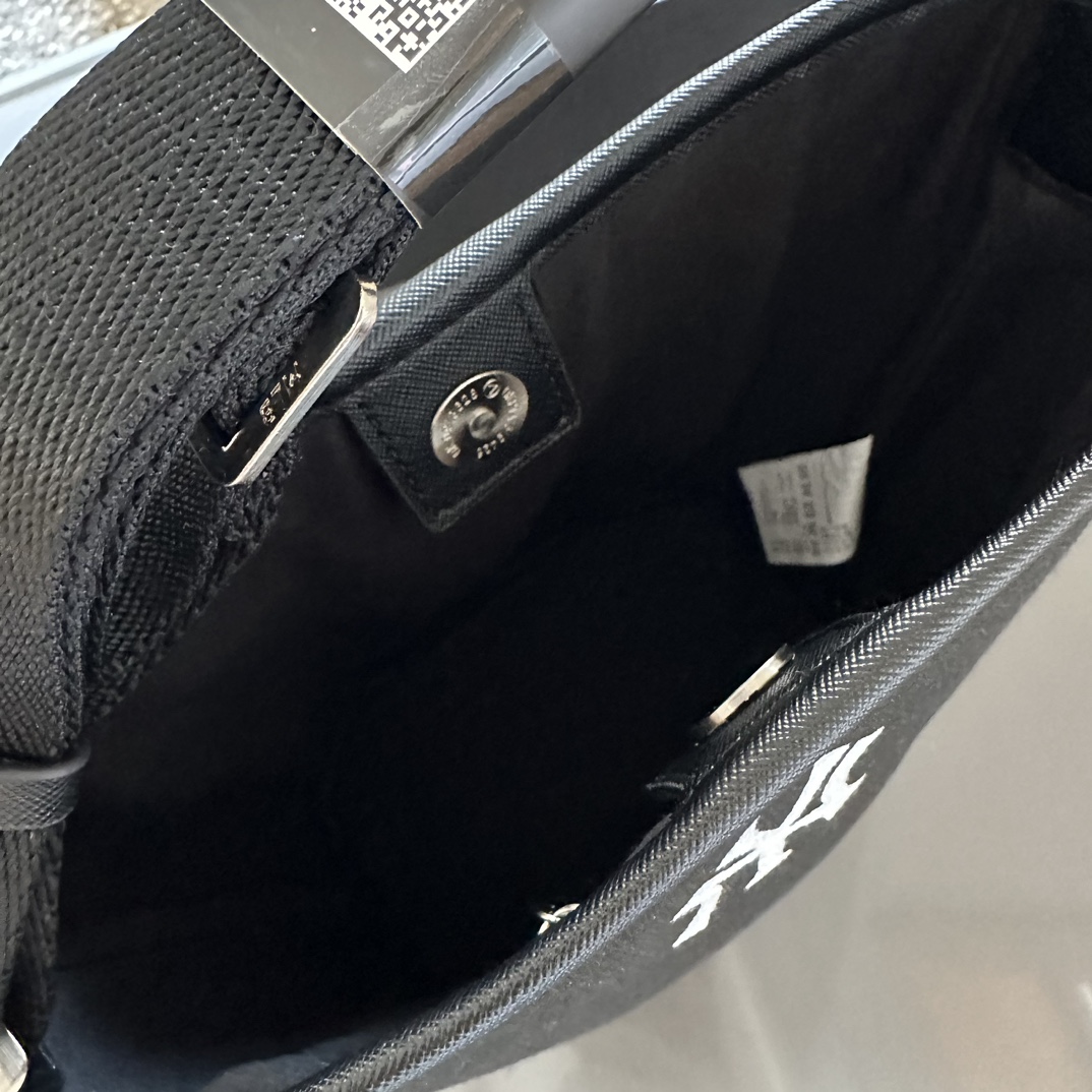 MLB Box Wrapper: Versatile, Lightweight, and Spacious Backpack for Daily Commuting - 图片 9