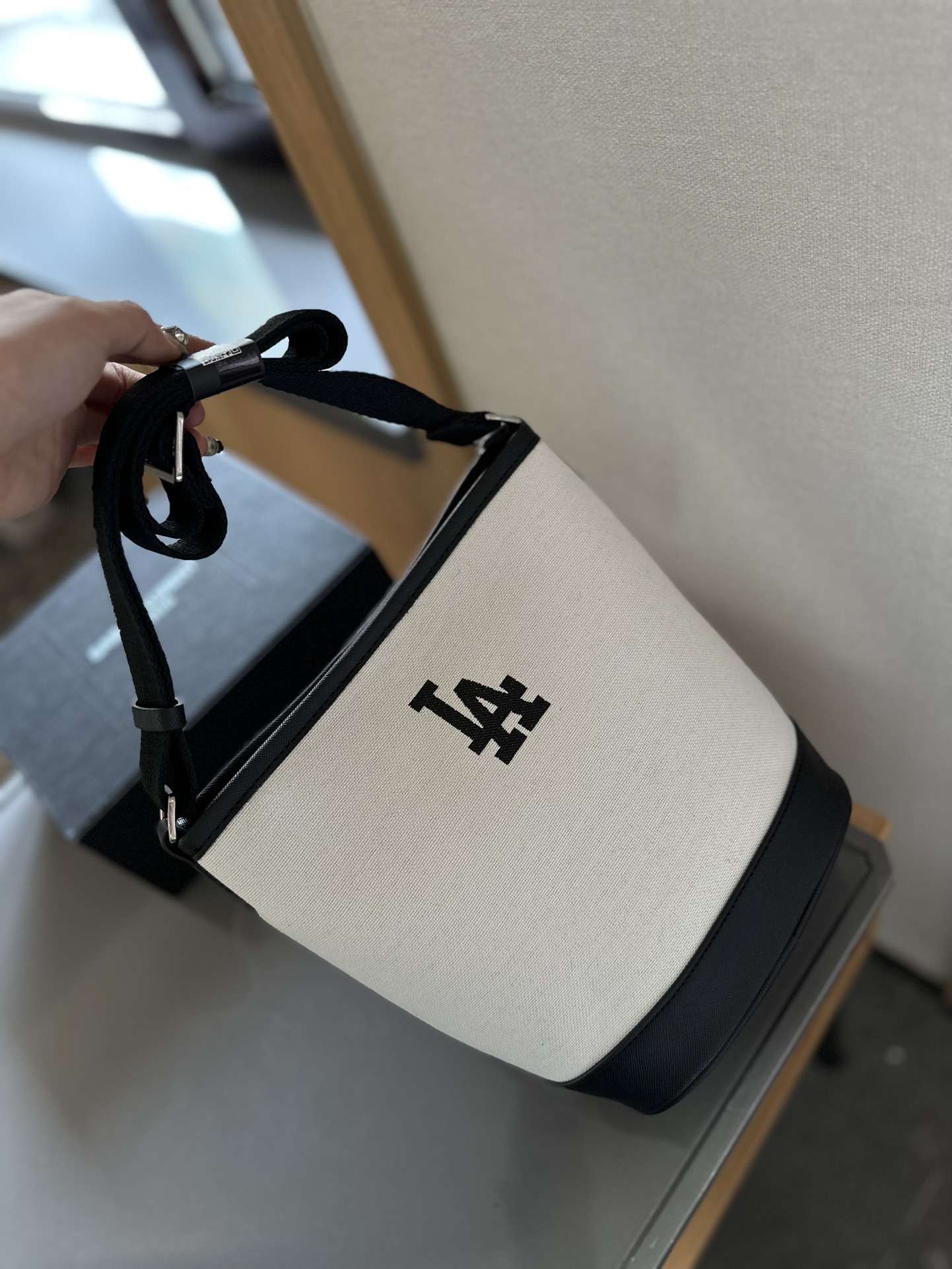 MLB Box Wrapper: Versatile, Lightweight, and Spacious Backpack for Daily Commuting - 图片 5
