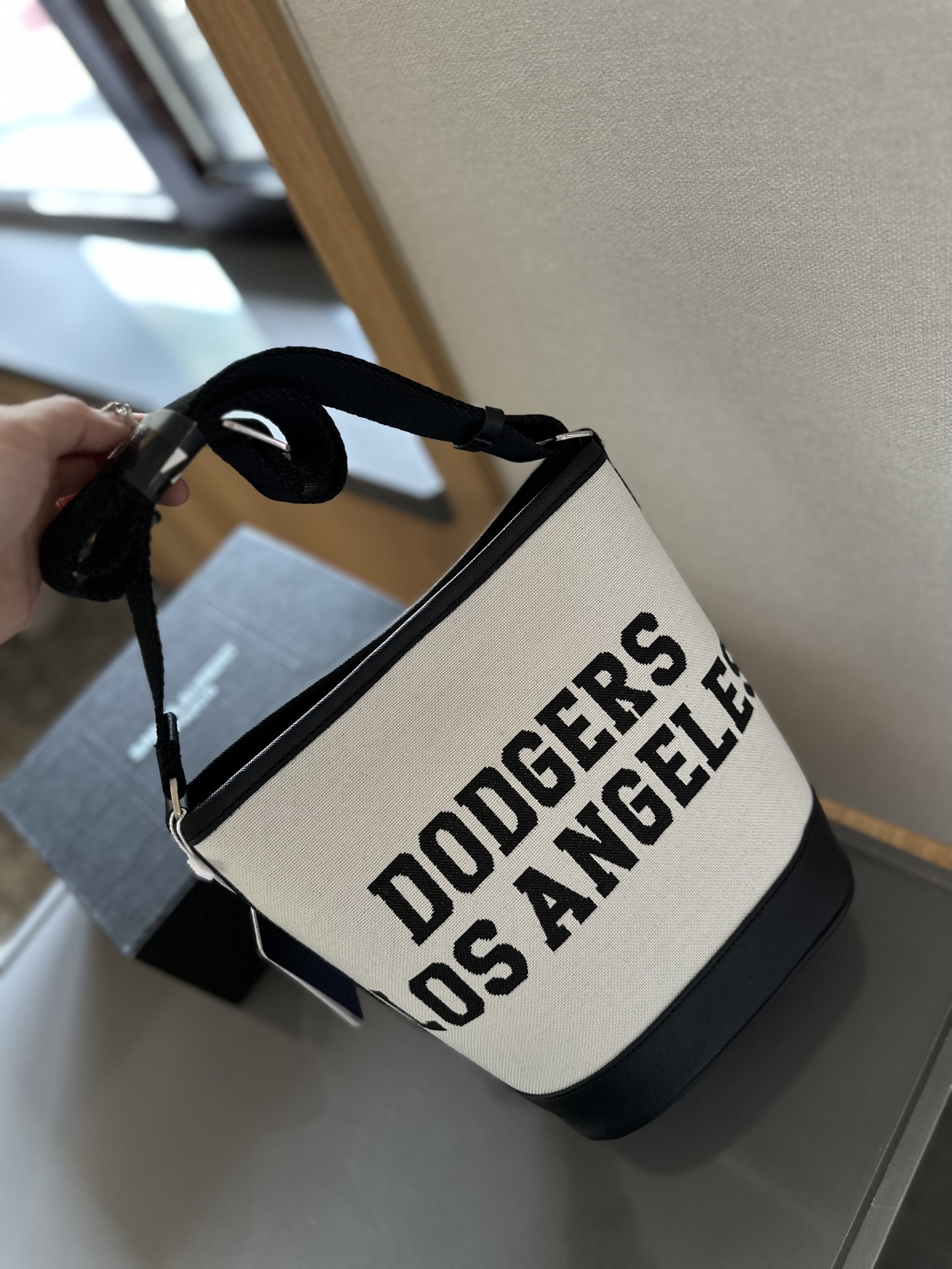 MLB Box Wrapper: Versatile, Lightweight, and Spacious Backpack for Daily Commuting - 图片 3