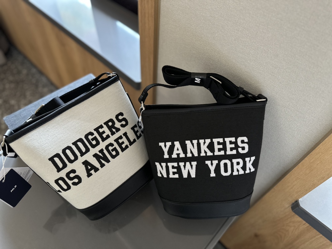 MLB Box Wrapper: Versatile, Lightweight, and Spacious Backpack for Daily Commuting - 图片 2