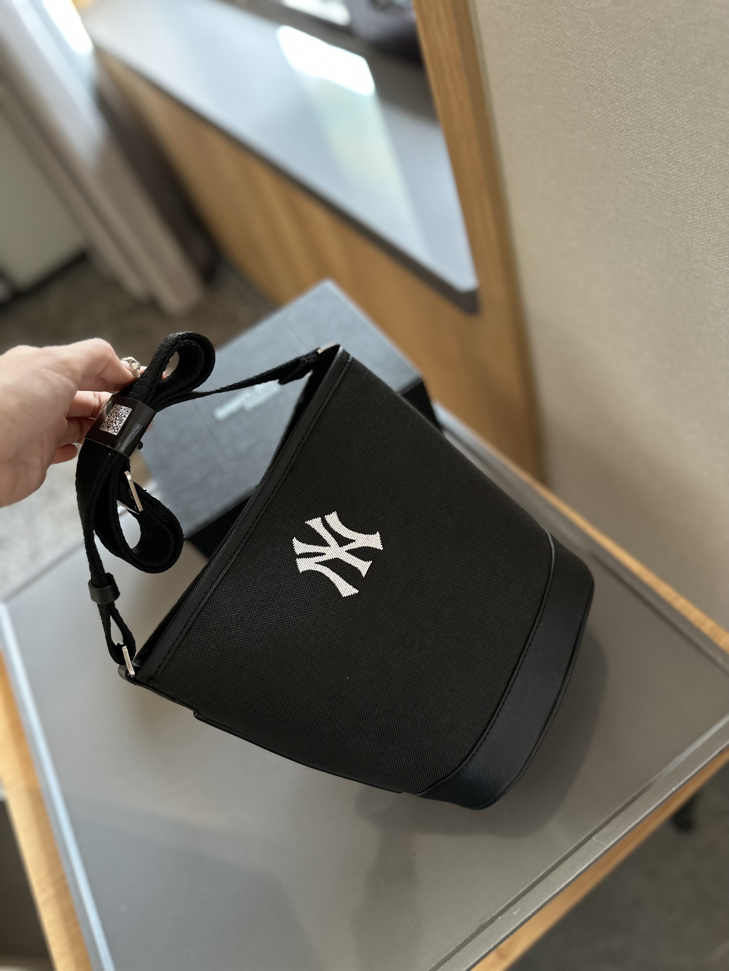 MLB Box Wrapper: Versatile, Lightweight, and Spacious Backpack for Daily Commuting - 图片 6