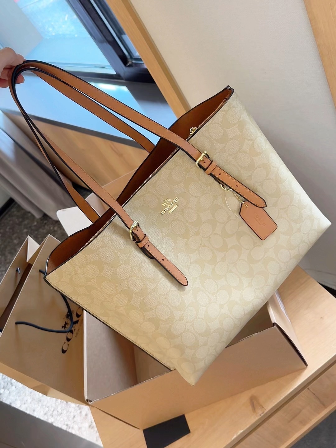 Bolso tote Coach Mollie grande color crema lechoso súper hermoso