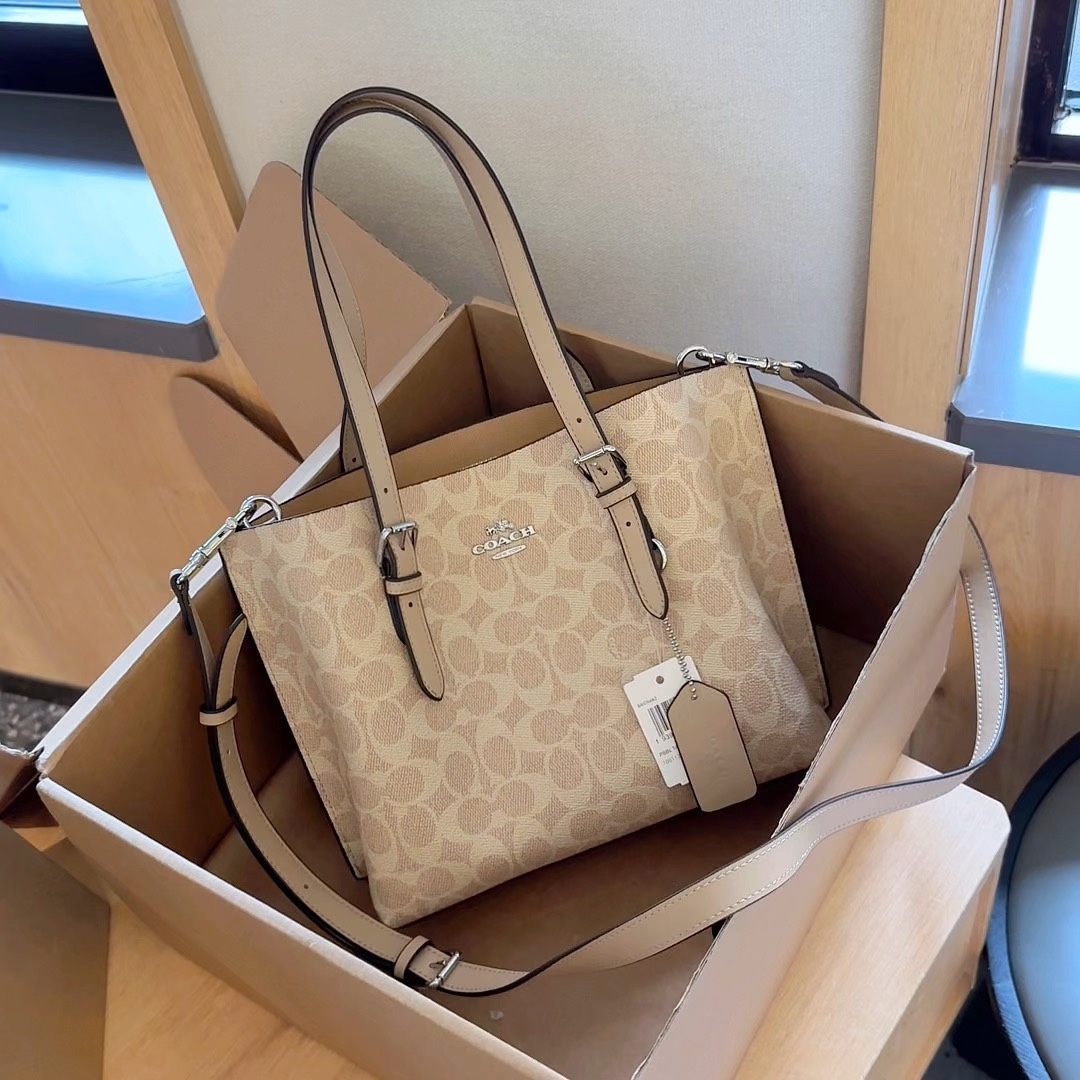 Bolso tote Coach Mollie clásico color crema lechoso