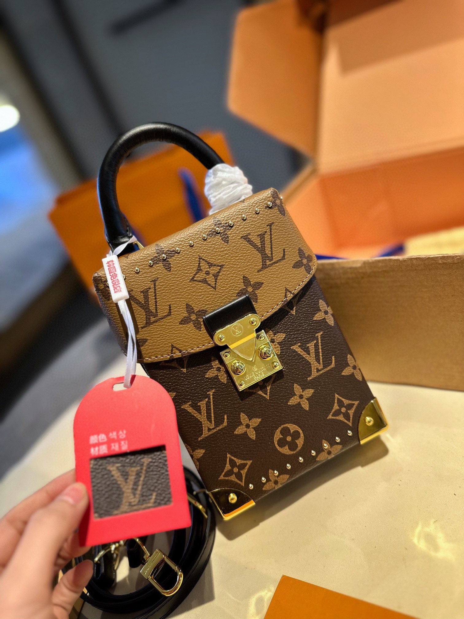 P203 Folding Gift Box Packaging | Lv Camera Box Bag | I Am Amazed By Its Appearance | Simple And Elegant, Full Of Fashion | Size 12.16