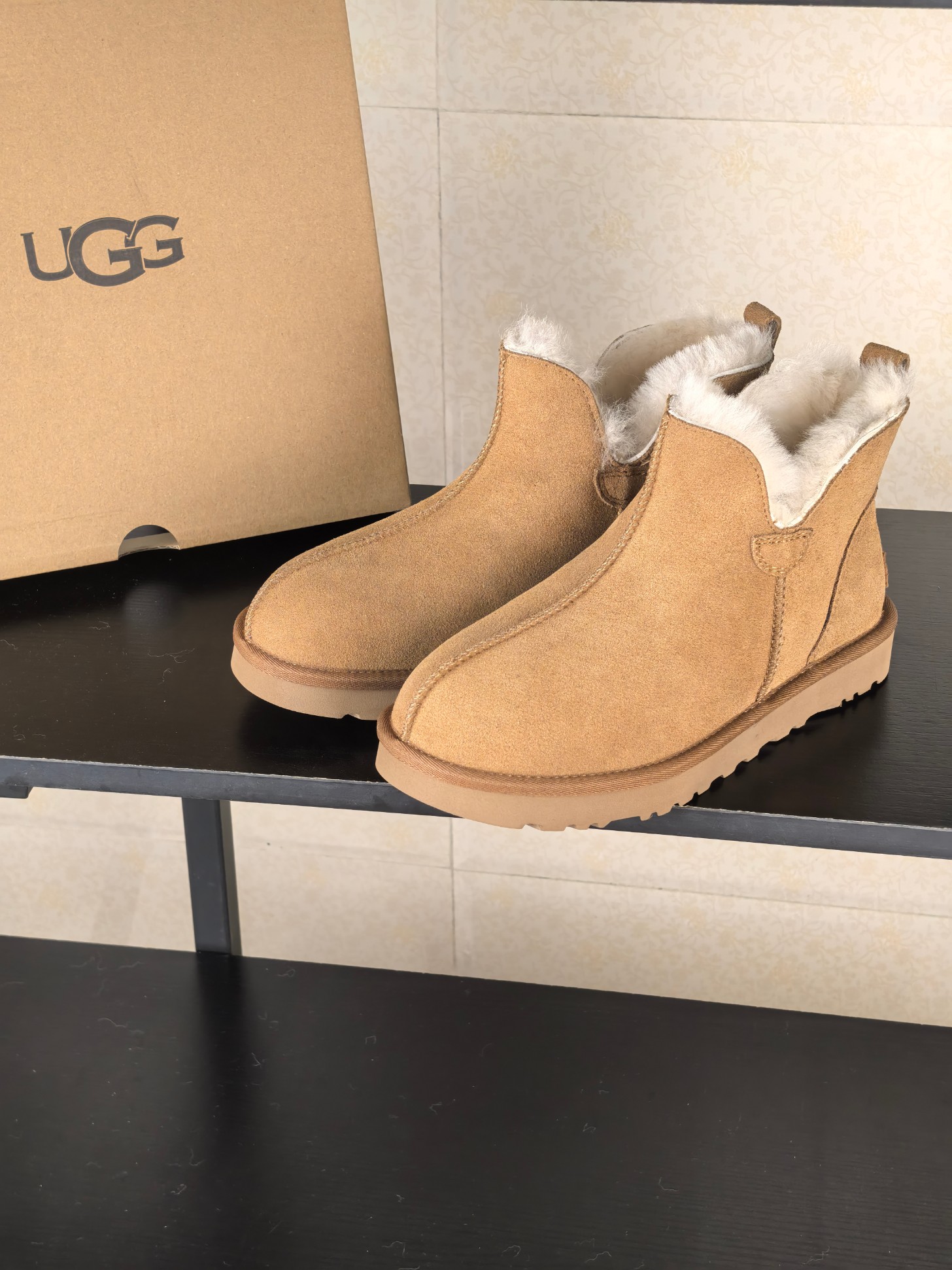 NO:475951,.. Top version UGG fur integrated snow boots. The small stove in winter is not as warm as a pair of snow boots. The light feel of feet, warm and comfortable, must-have every autumn and winter. Col3 color Size35-40, boots, boots19860909.. 顶级版本 UGG皮毛一体雪地靴 冬天的小炉都抵不上一双雪地靴的温暖 轻盈的脚感,保暖舒适,每年秋冬必备 Col3色 Size35-40,靴子,boots,Women's Shoes
