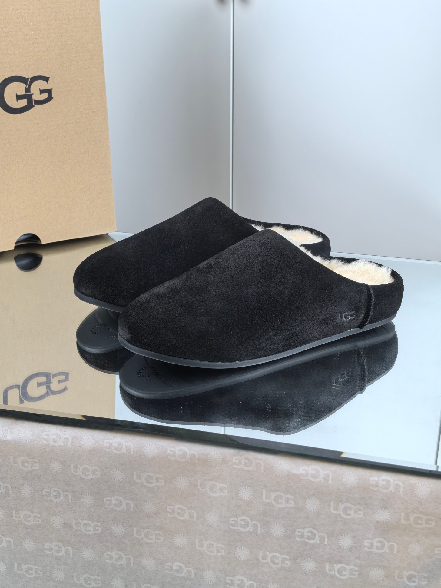 NO:475963,..Top version UGG fur integrated snow boots. The small stove in winter is not as warm as a pair of snow boots. The light feel of feet, warm and comfortable, must-have every autumn and winter. Col four colors Size35-40, boots, boots19860909..顶级版本 UGG皮毛一体雪地靴 冬天的小炉都抵不上一双雪地靴的温暖 轻盈的脚感,保暖舒适,每年秋冬必备 Col四色 Size35-40,靴子,boots,Women's Shoes