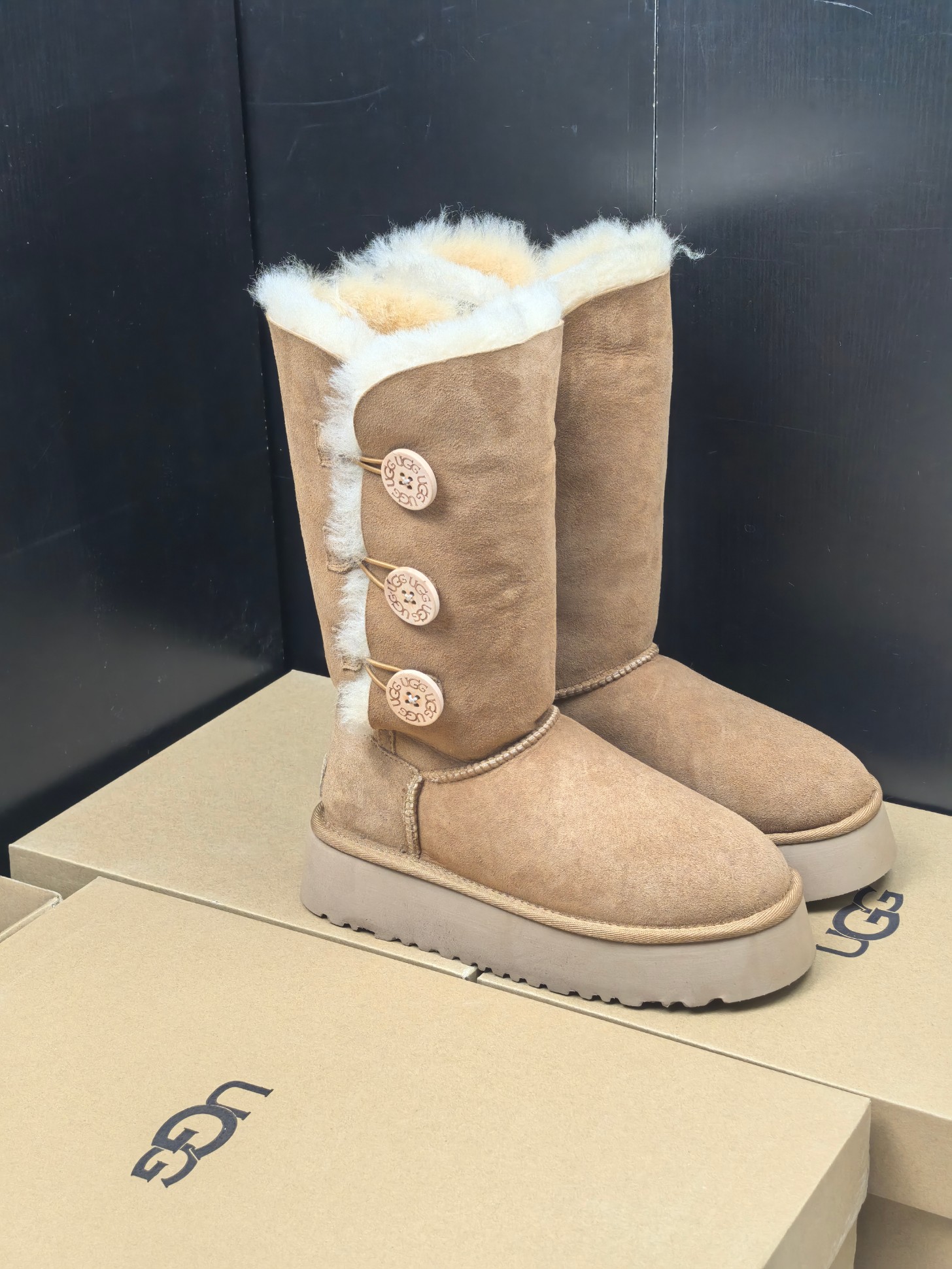NO:546145,Custom made, thick-soled style, classic three-wood buckles, snow boots are super warm!  35-40!  , snow boots, boots19860909定做,,厚底款,经典三木扣,雪地靴超级保暖！35-40！,雪地靴,boots,Women's Shoes