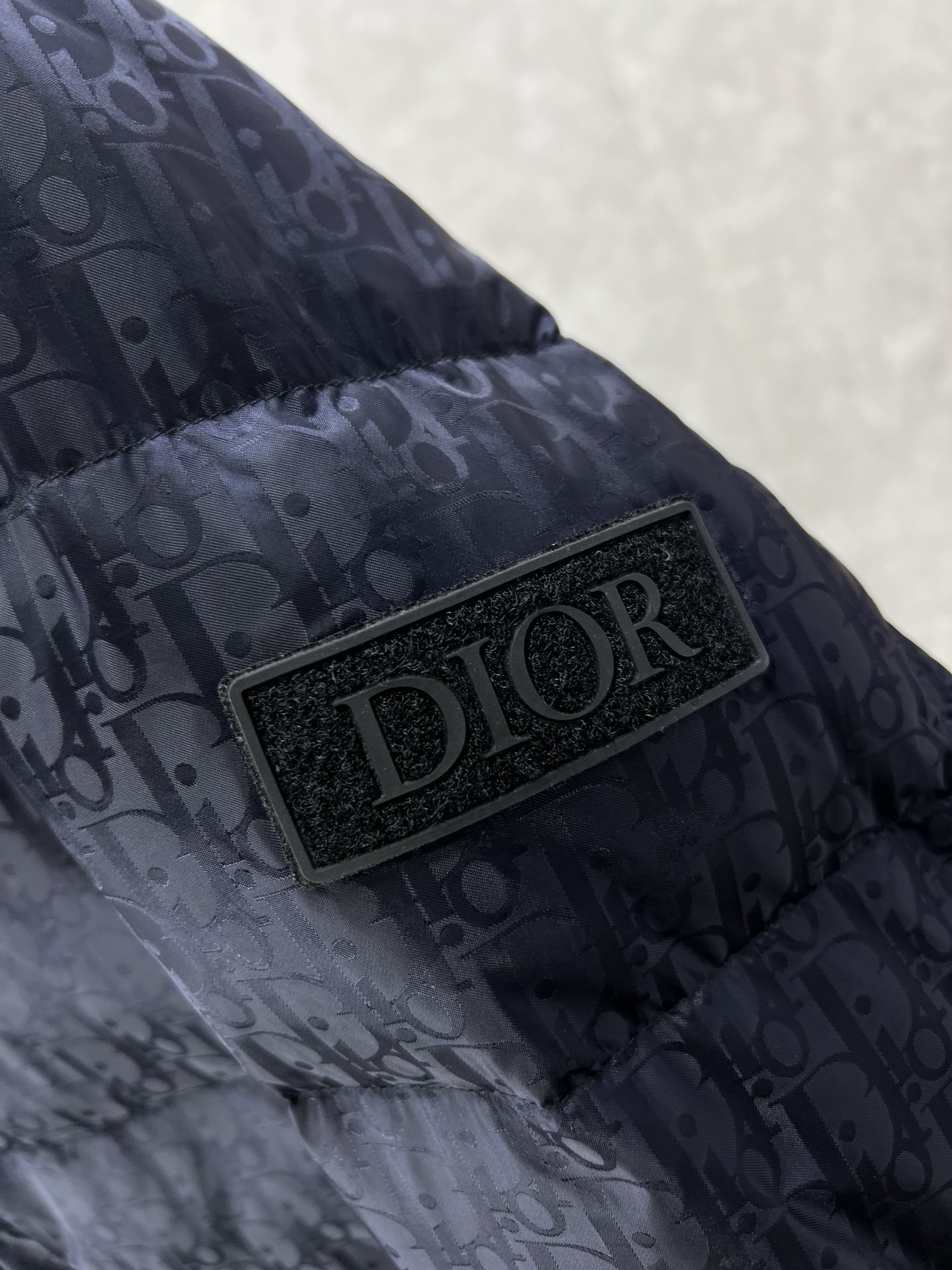 Dior迪奥AW秋冬新品时尚休闲羽绒服稀有激光满印oblique高纯度90%鹅绒！进口轻质科技高档风聚酯