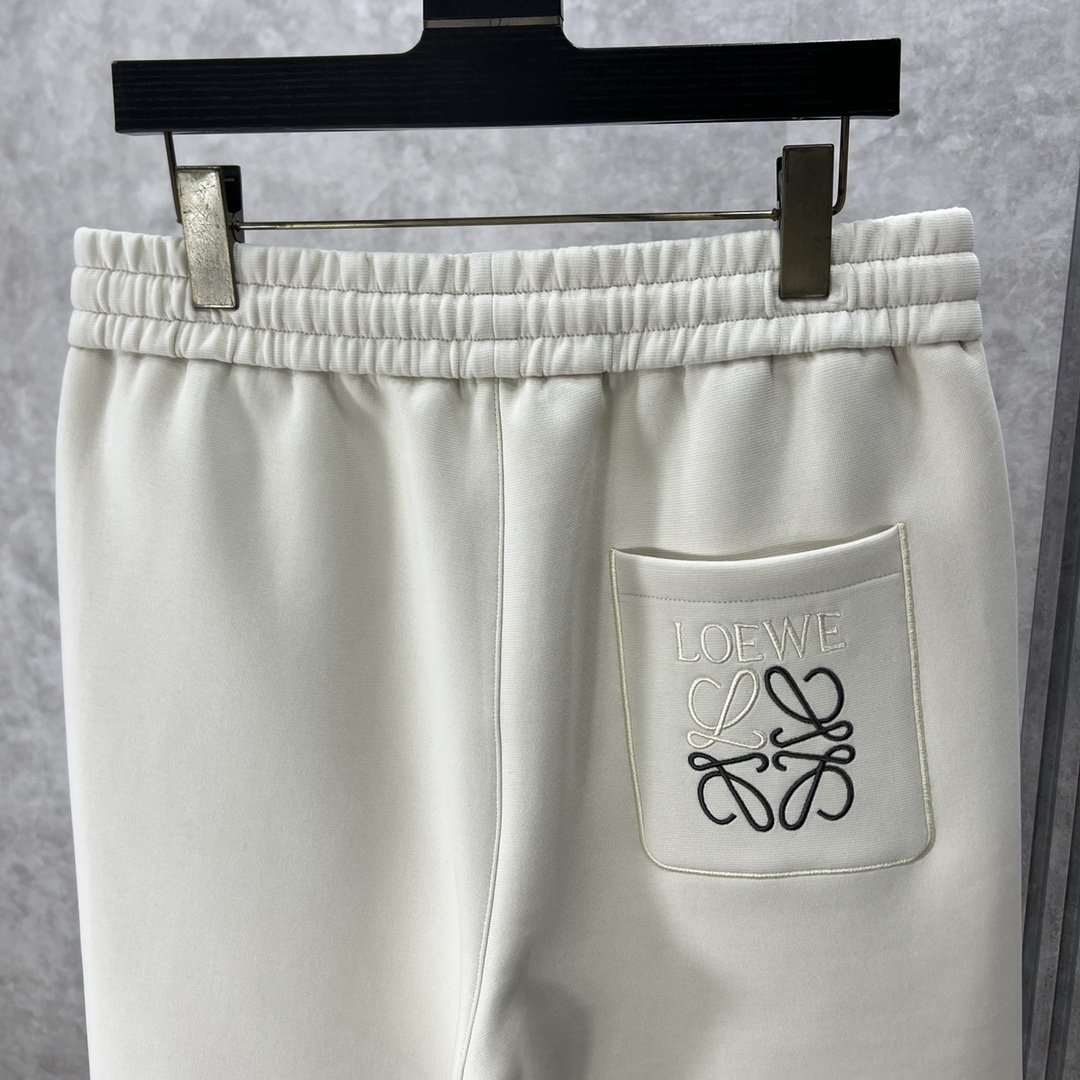 Loewe罗意威2024SS春夏新品男士休闲运动短裤甄选优质面料打造简约舒适独特设计缔造简约线条感版型不