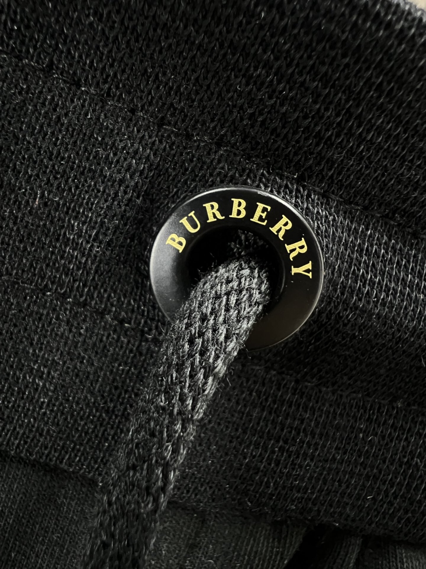 Burberry巴宝莉2024SS春夏新品男士休闲运动短裤甄选优质面料打造简约舒适独特设计缔造简约线条感